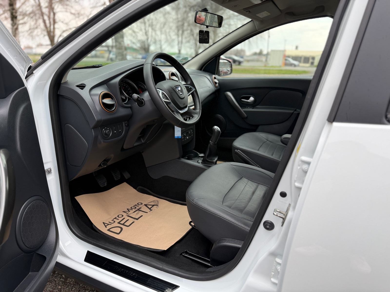 Dacia Sandero 0,9 TCe 90-KOŽA-KAMERA-NAVIGACIJA-TEMP-PDC, fotografija 11