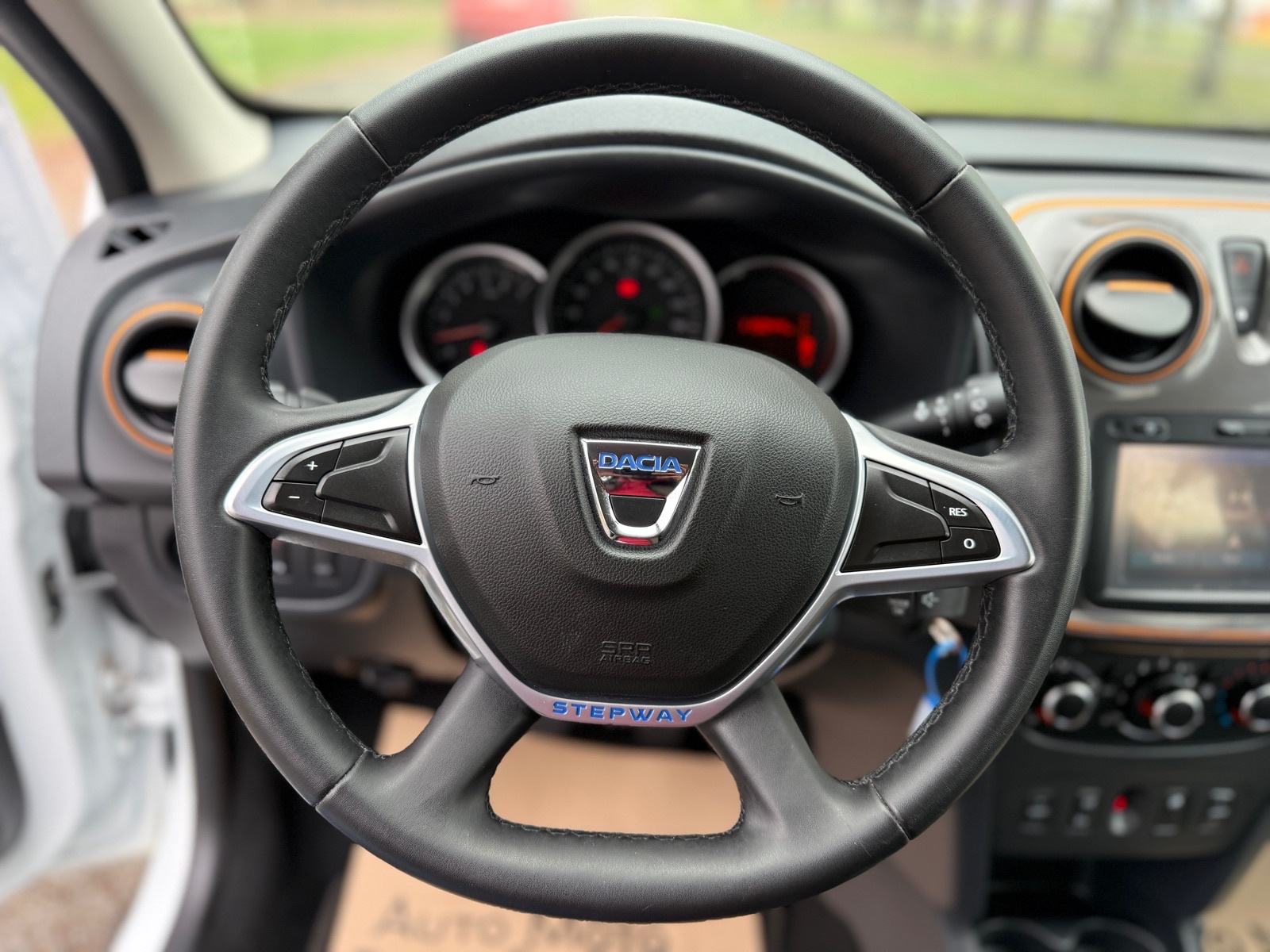 Dacia Sandero 0,9 TCe 90-KOŽA-KAMERA-NAVIGACIJA-TEMP-PDC, fotografija 13