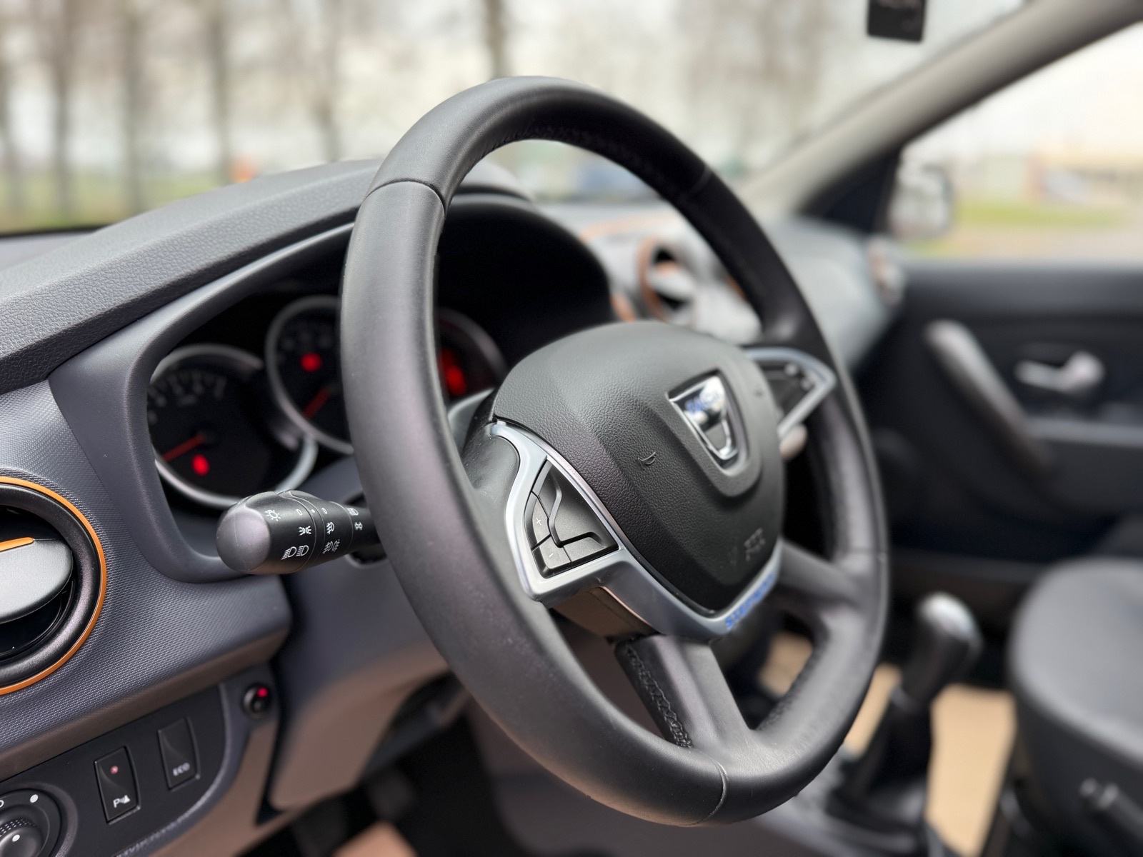 Dacia Sandero 0,9 TCe 90-KOŽA-KAMERA-NAVIGACIJA-TEMP-PDC, fotografija 12