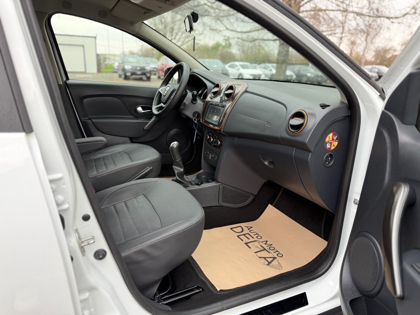 Dacia Sandero 0,9 TCe 90-KOŽA-KAMERA-NAVIGACIJA-TEMP-PDC, fotografija 18