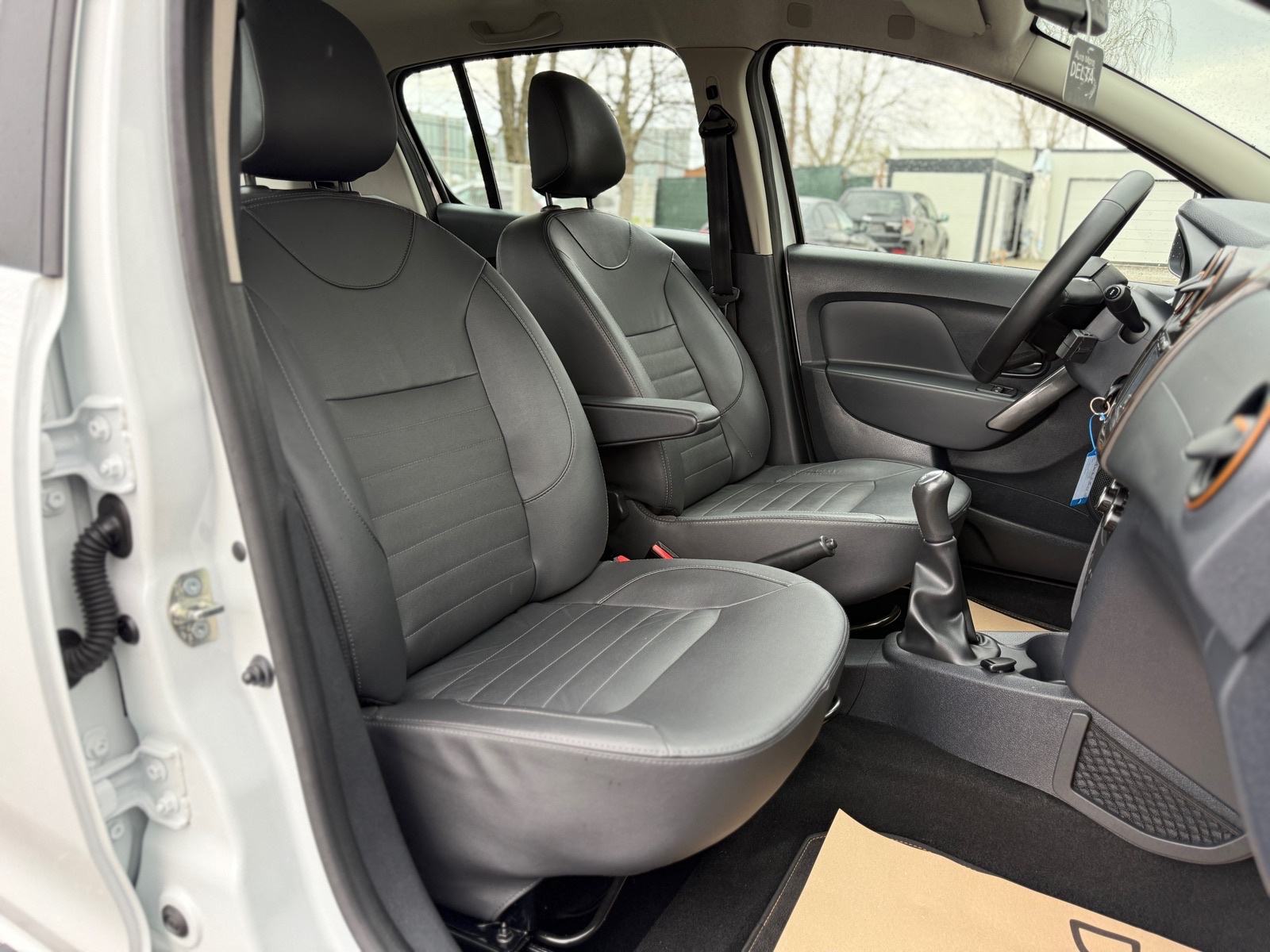 Dacia Sandero 0,9 TCe 90-KOŽA-KAMERA-NAVIGACIJA-TEMP-PDC, fotografija 19