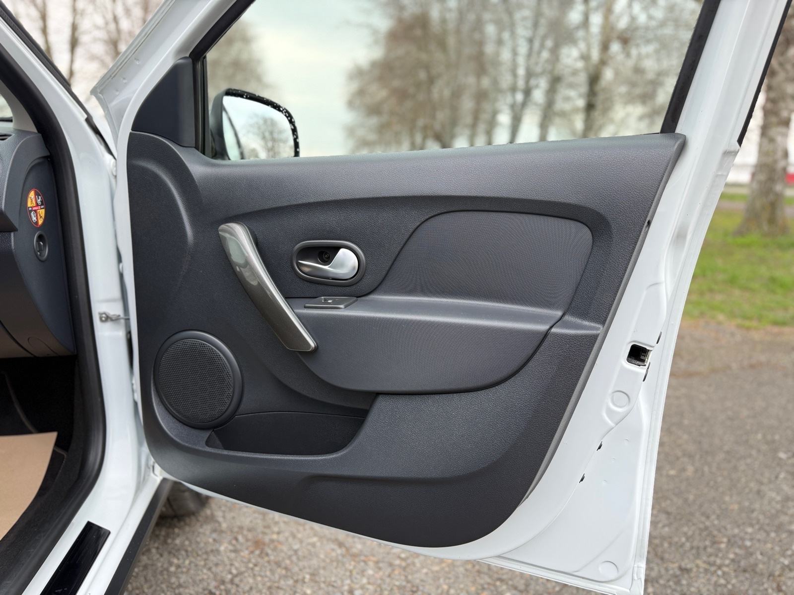 Dacia Sandero 0,9 TCe 90-KOŽA-KAMERA-NAVIGACIJA-TEMP-PDC, fotografija 20