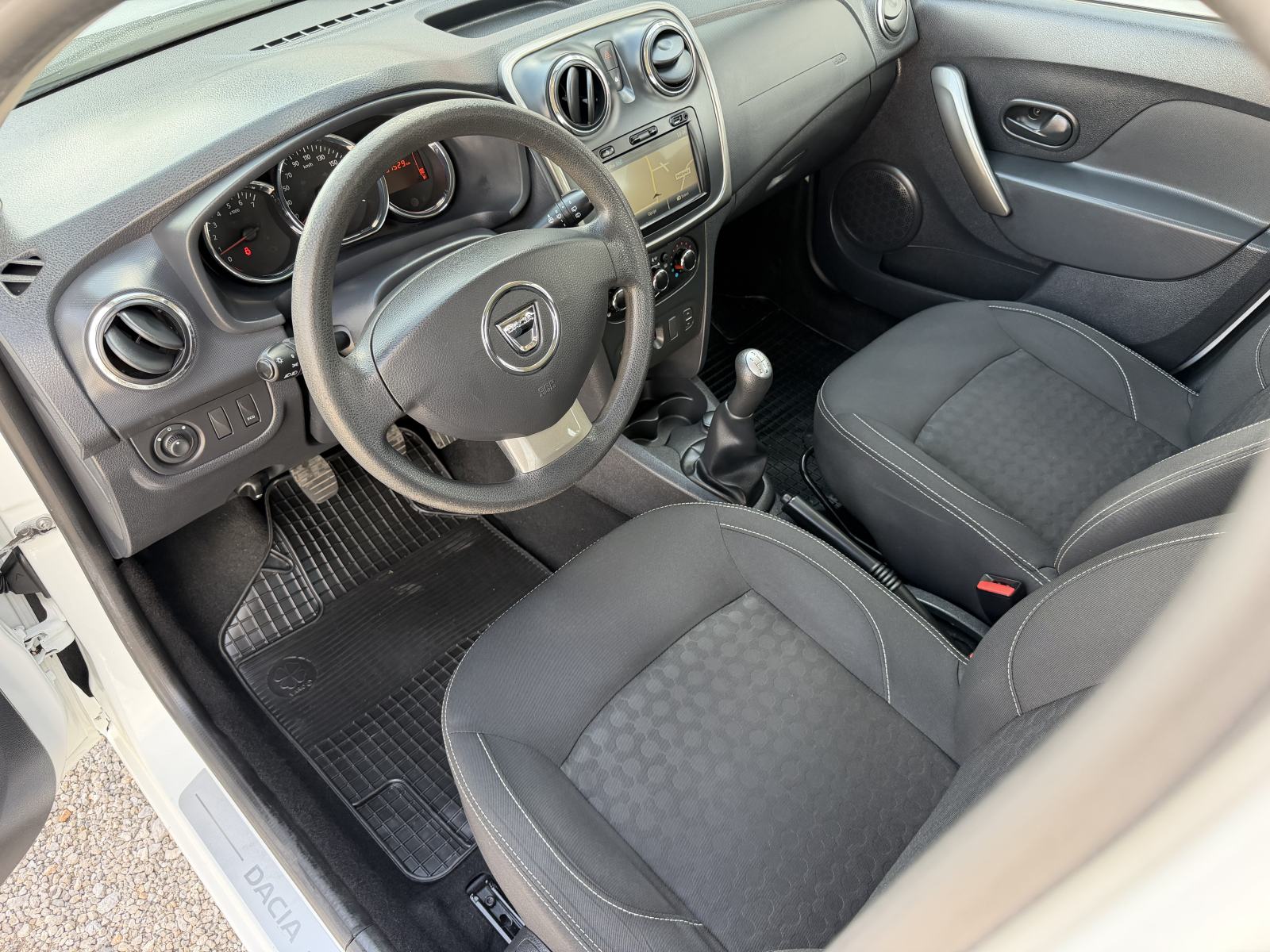 Dacia Sandero 0,9 TCe 90 - NAVIGACIJA - GARANCIJA, fotografija 8