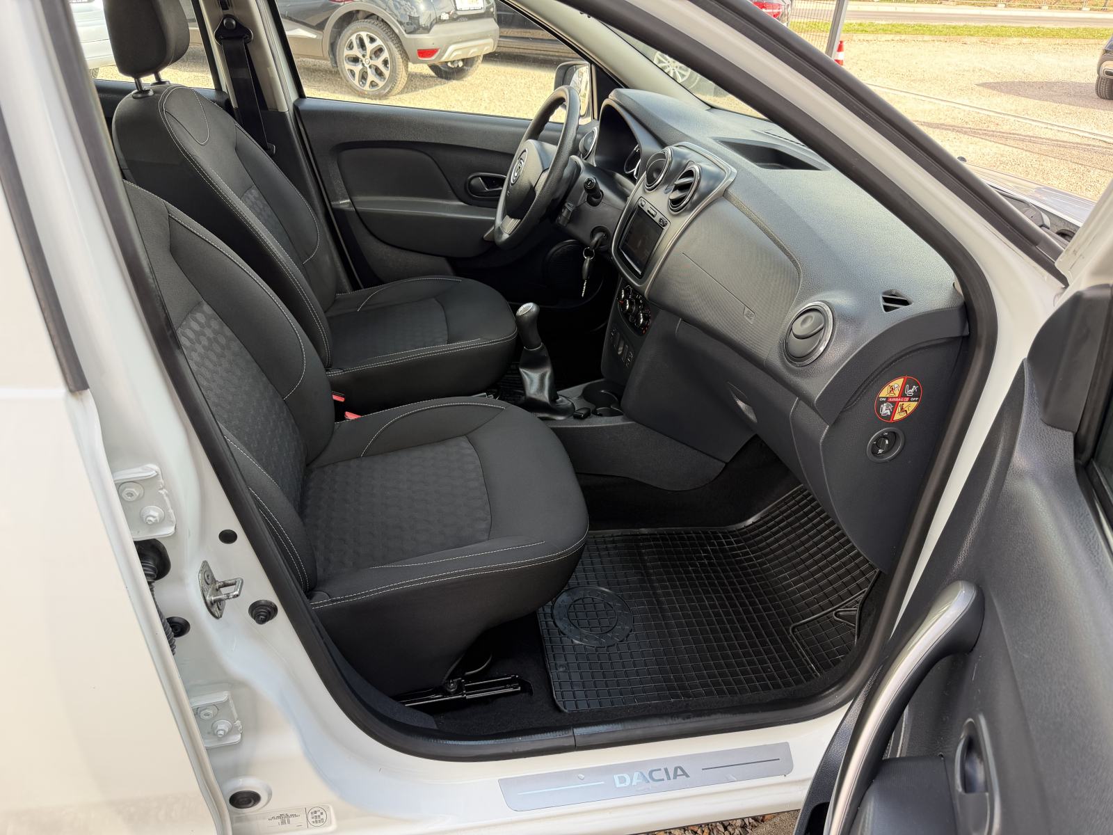 Dacia Sandero 0,9 TCe 90 - NAVIGACIJA - GARANCIJA, fotografija 14