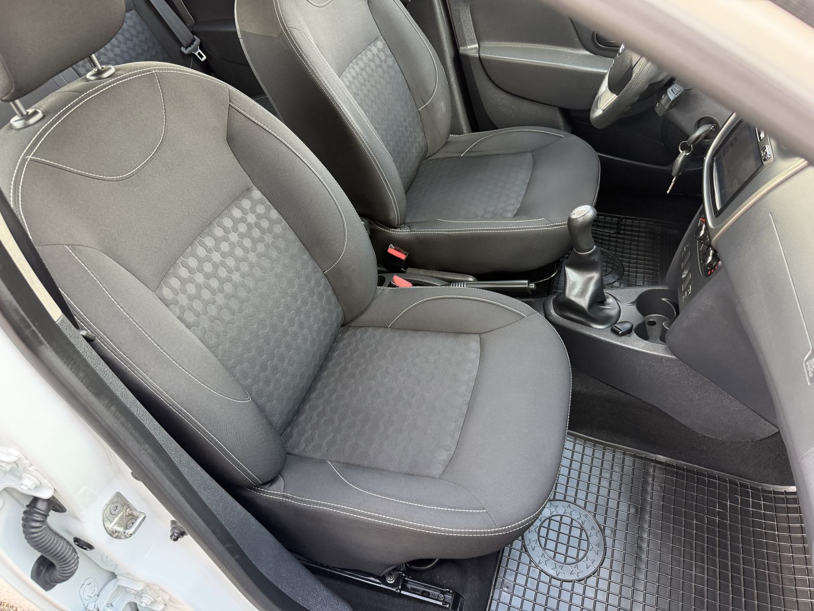 Dacia Sandero 0,9 TCe 90 - NAVIGACIJA - GARANCIJA, fotografija 15