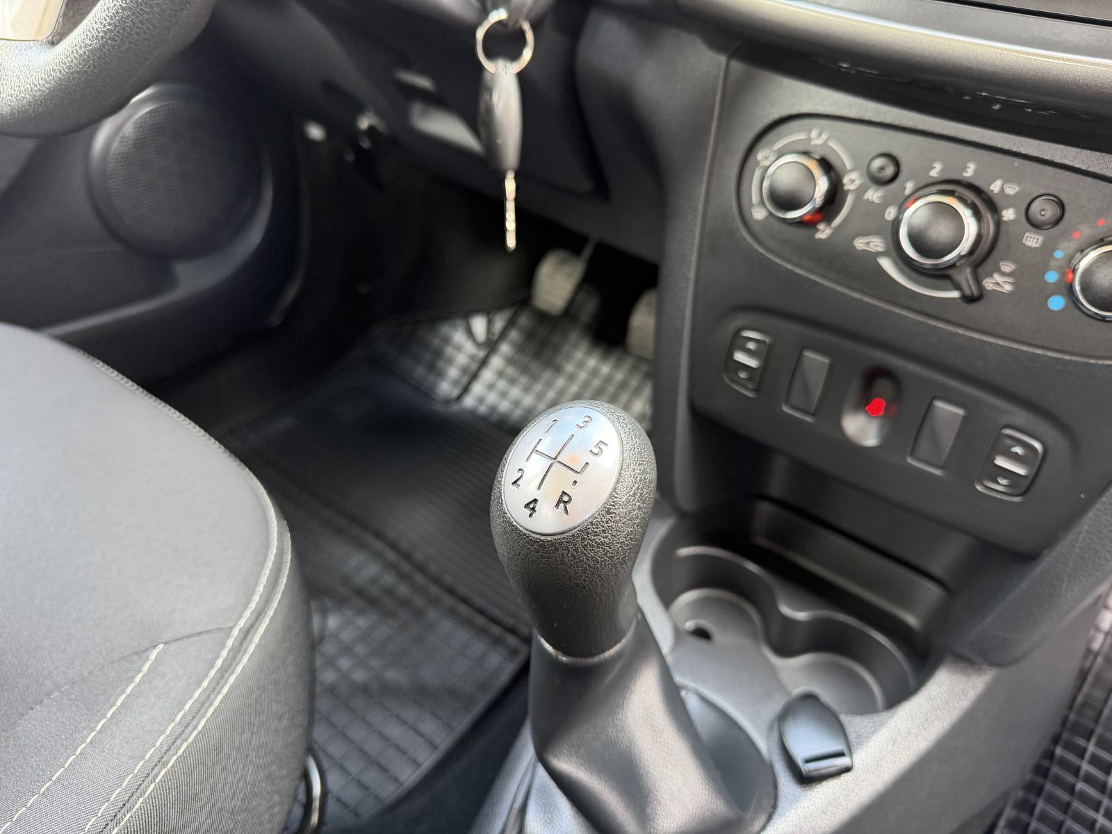 Dacia Sandero 0,9 TCe 90 - NAVIGACIJA - GARANCIJA, fotografija 20