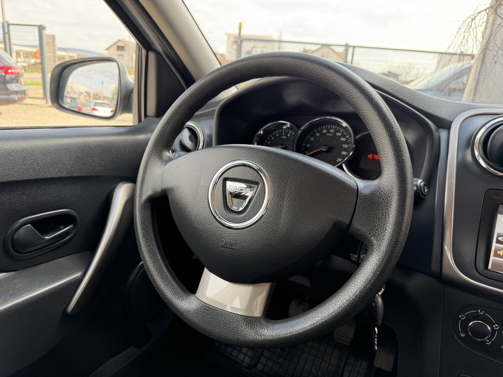 Dacia Sandero 0,9 TCe 90 - NAVIGACIJA - GARANCIJA, fotografija 17