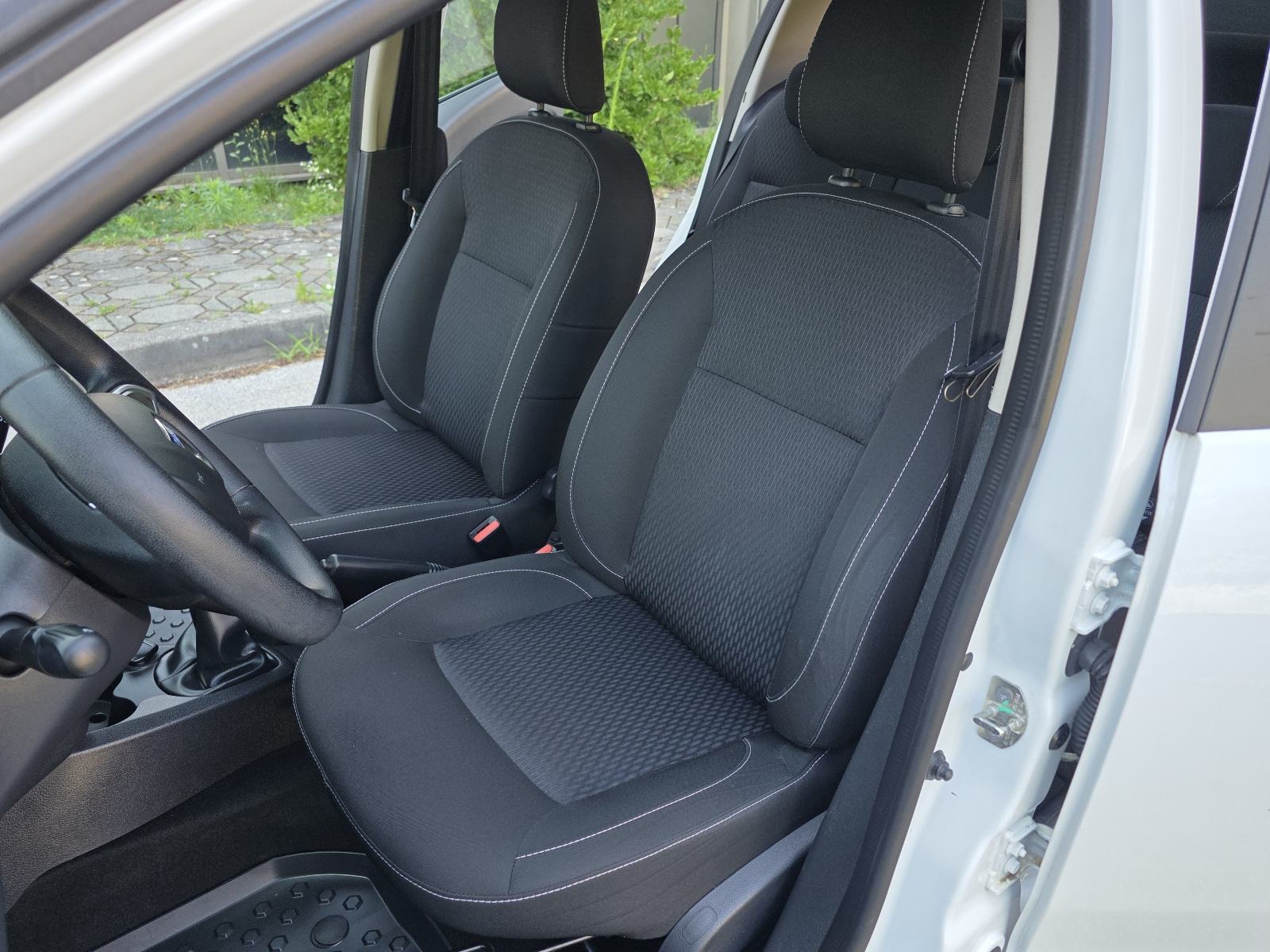 DACIA SANDERO 0.9 TCe - ***SERVISNA KNJIGA+SERVIS - TOP STANJE***, fotografija 15