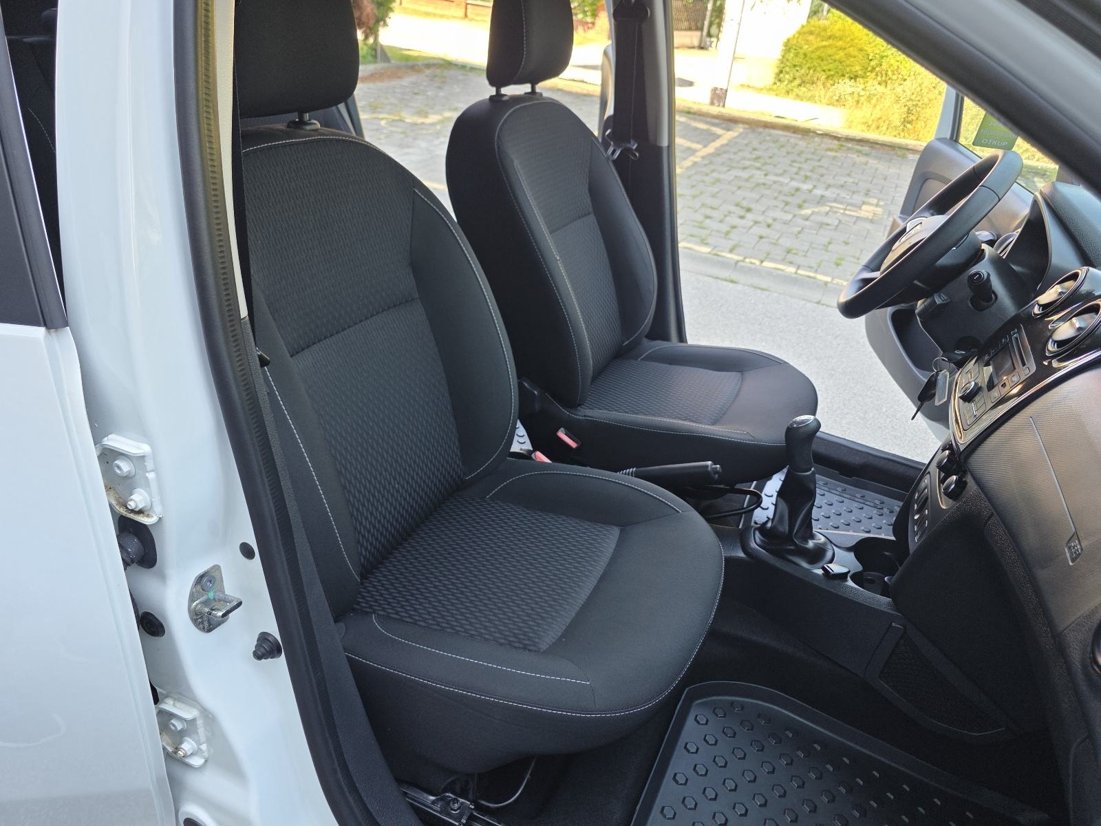 DACIA SANDERO 0.9 TCe - ***SERVISNA KNJIGA+SERVIS - TOP STANJE***, fotografija 18