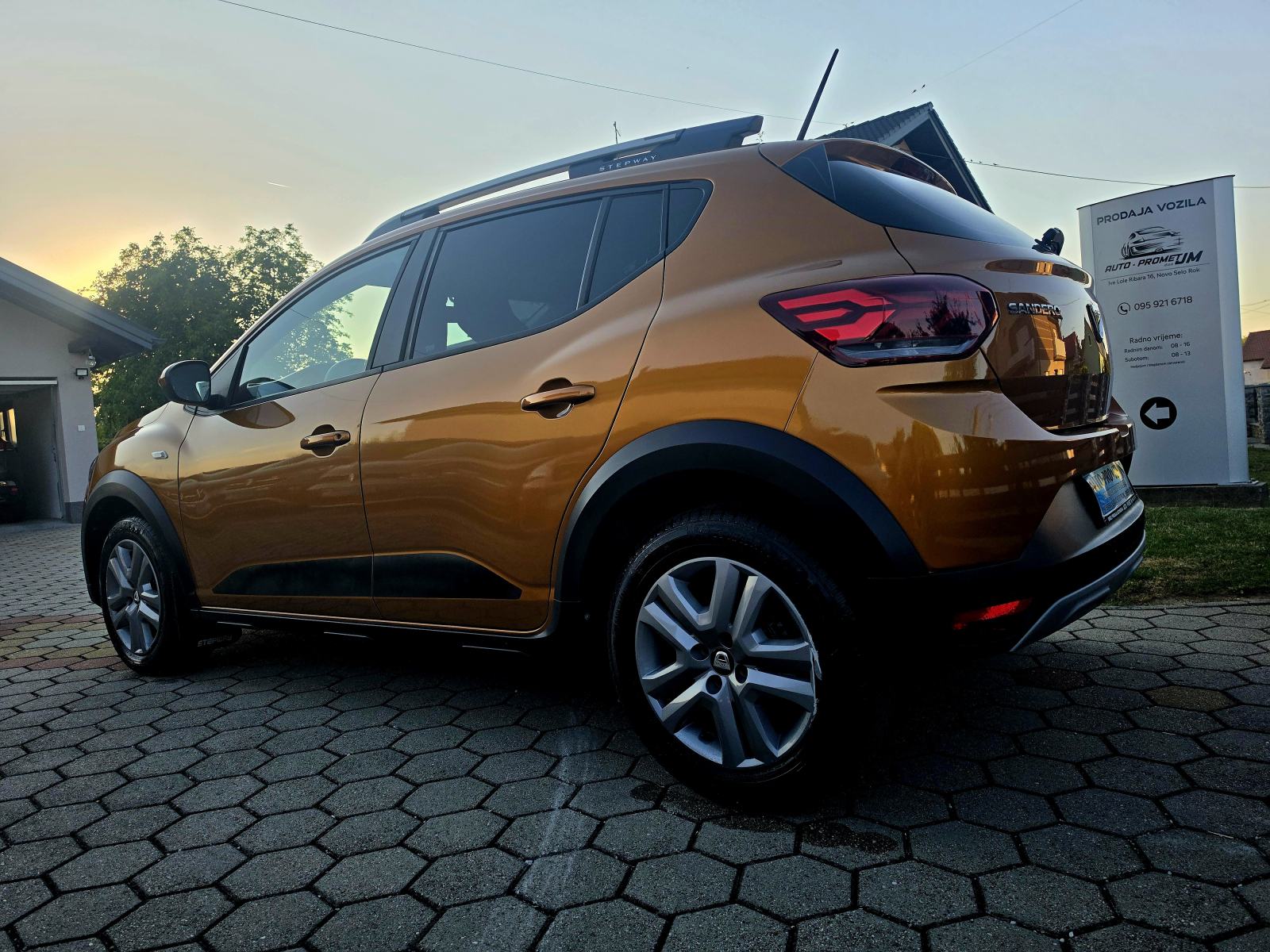 Dacia Sandero 1,0 BENZIN,,STEPWAY,,SERVISNA,,52925KM, pogled izvana - slika 5