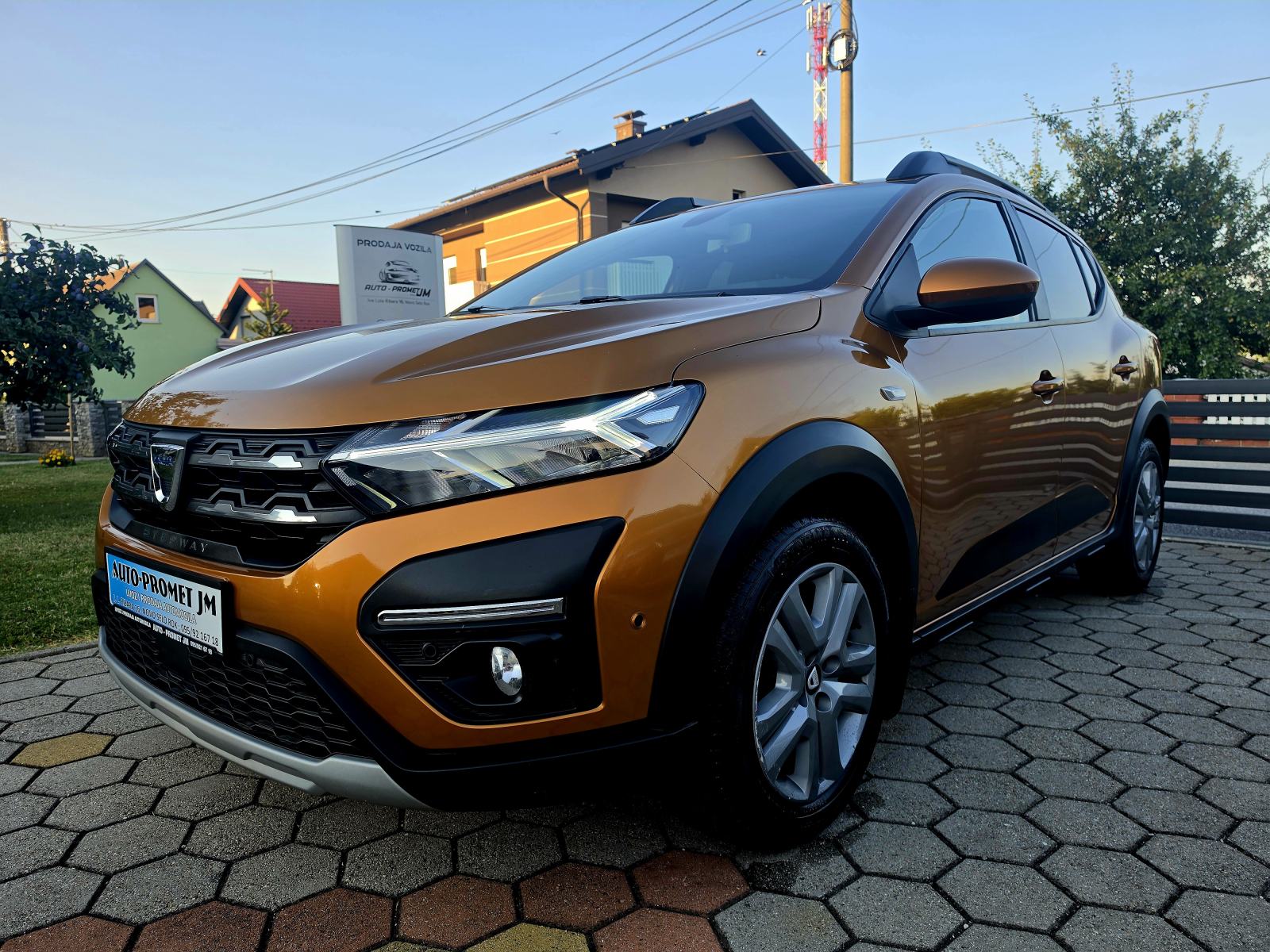 Dacia Sandero 1,0 BENZIN,,STEPWAY,,SERVISNA,,52925KM, pogled izvana - slika 2