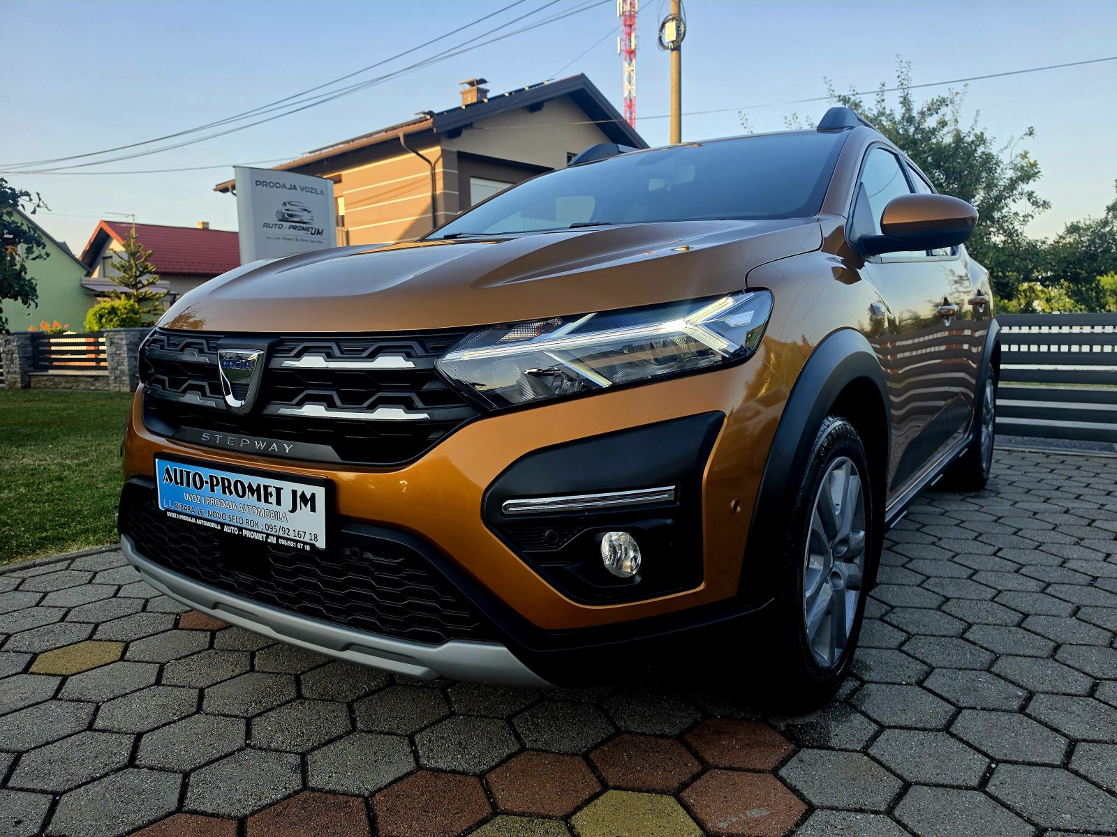 Dacia Sandero 1,0 BENZIN,,STEPWAY,,SERVISNA,,52925KM, pogled izvana - slika 1