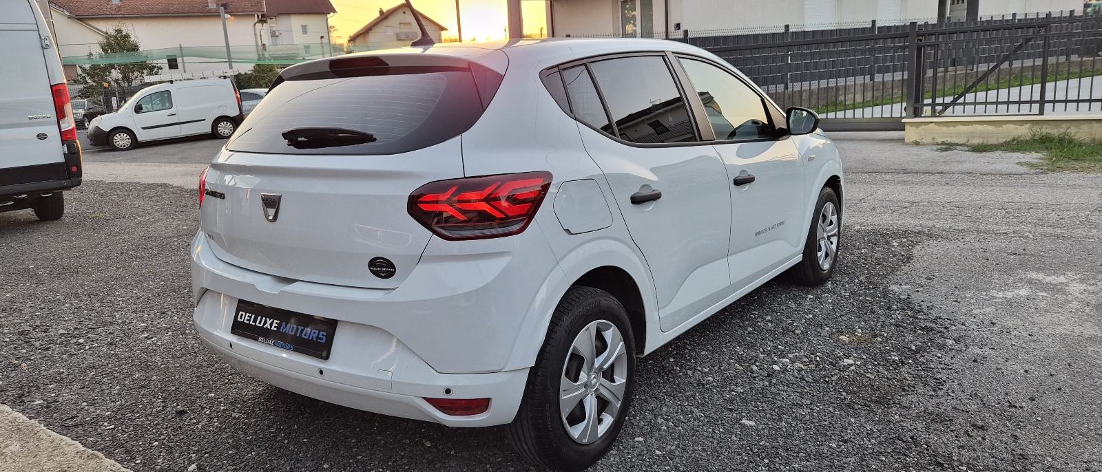 Dacia Sandero 1,0 Eco-G Lpg N1 Hr vozilo Kao Novo, fotografija 5