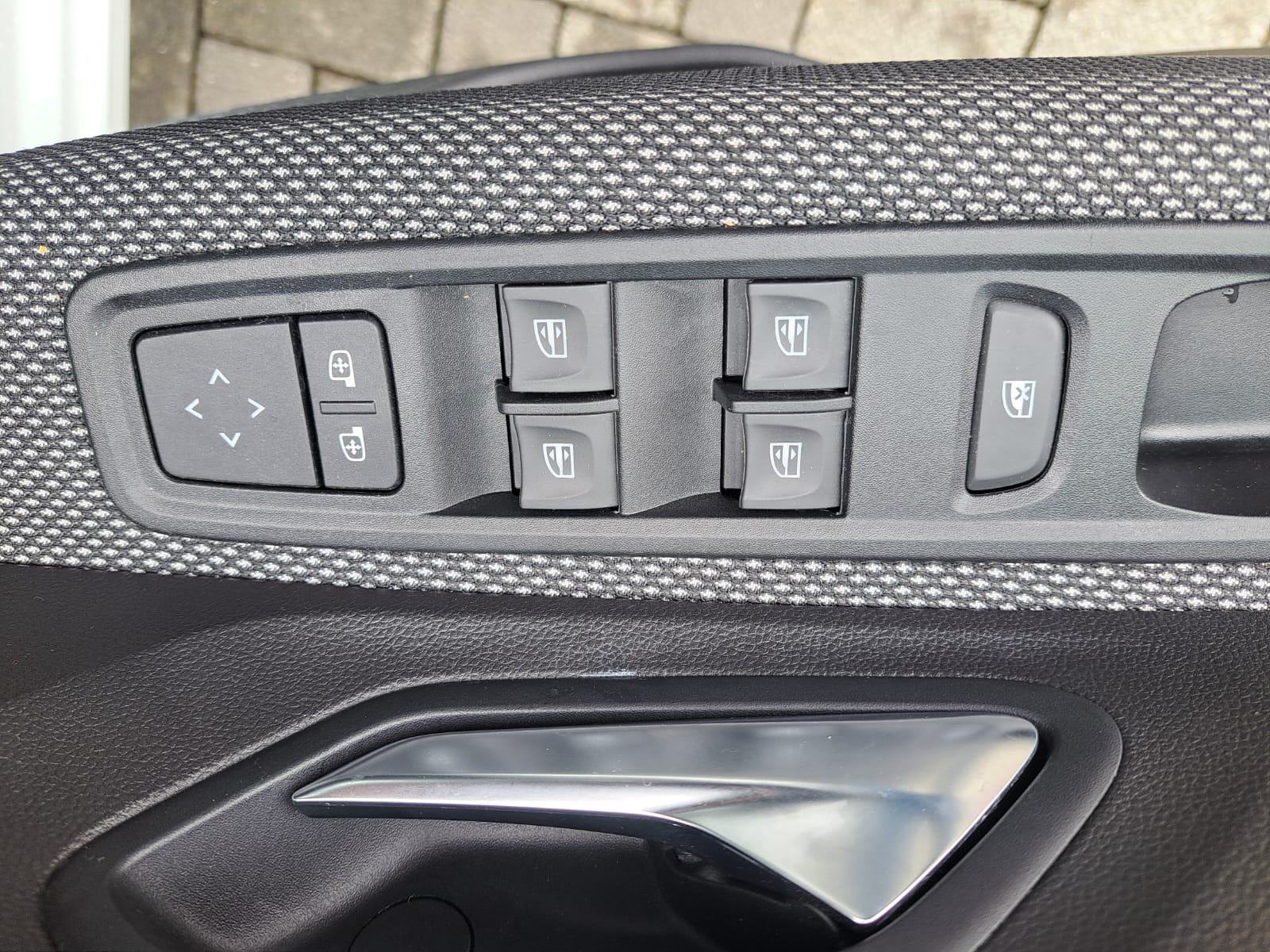 Dacia Sandero 1,0 SCe/, fotografija 12