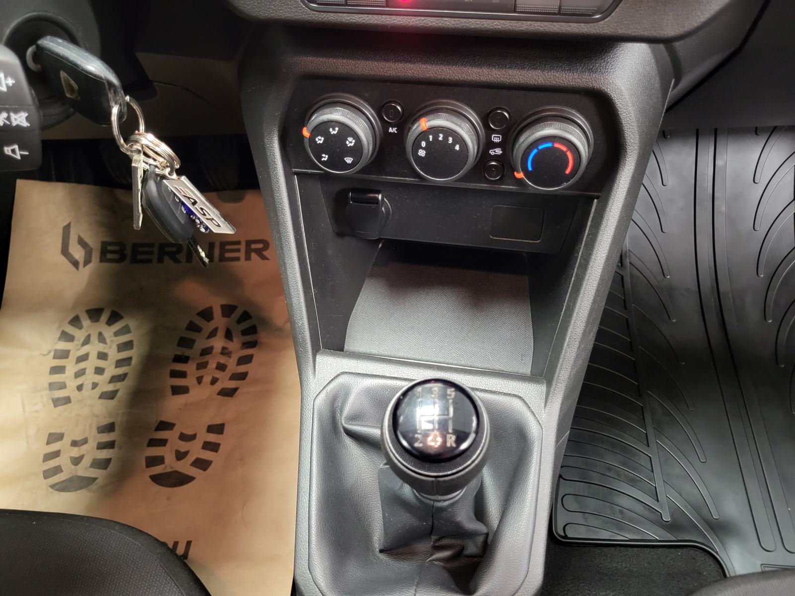 DACIA SANDERO 1.0 SCe KLIMA TEMPOMAT BLUETOOTH START STOP EL.PAKET, fotografija 14
