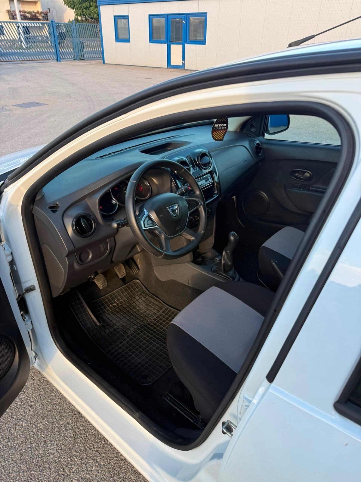 Dacia Sandero 1,0 benzin NIJE UVOZ 4999€ 147tkm, fotografija 7
