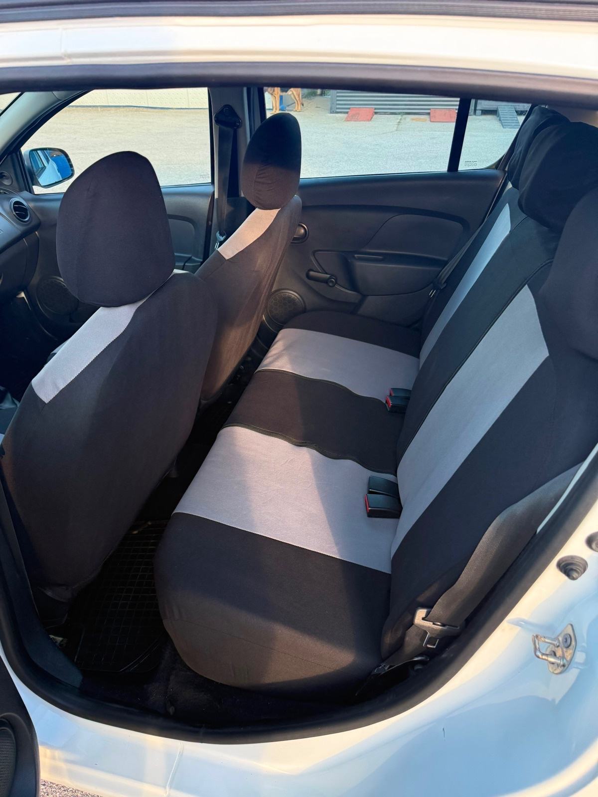 Dacia Sandero 1,0 benzin NIJE UVOZ 4999€ 147tkm, fotografija 9