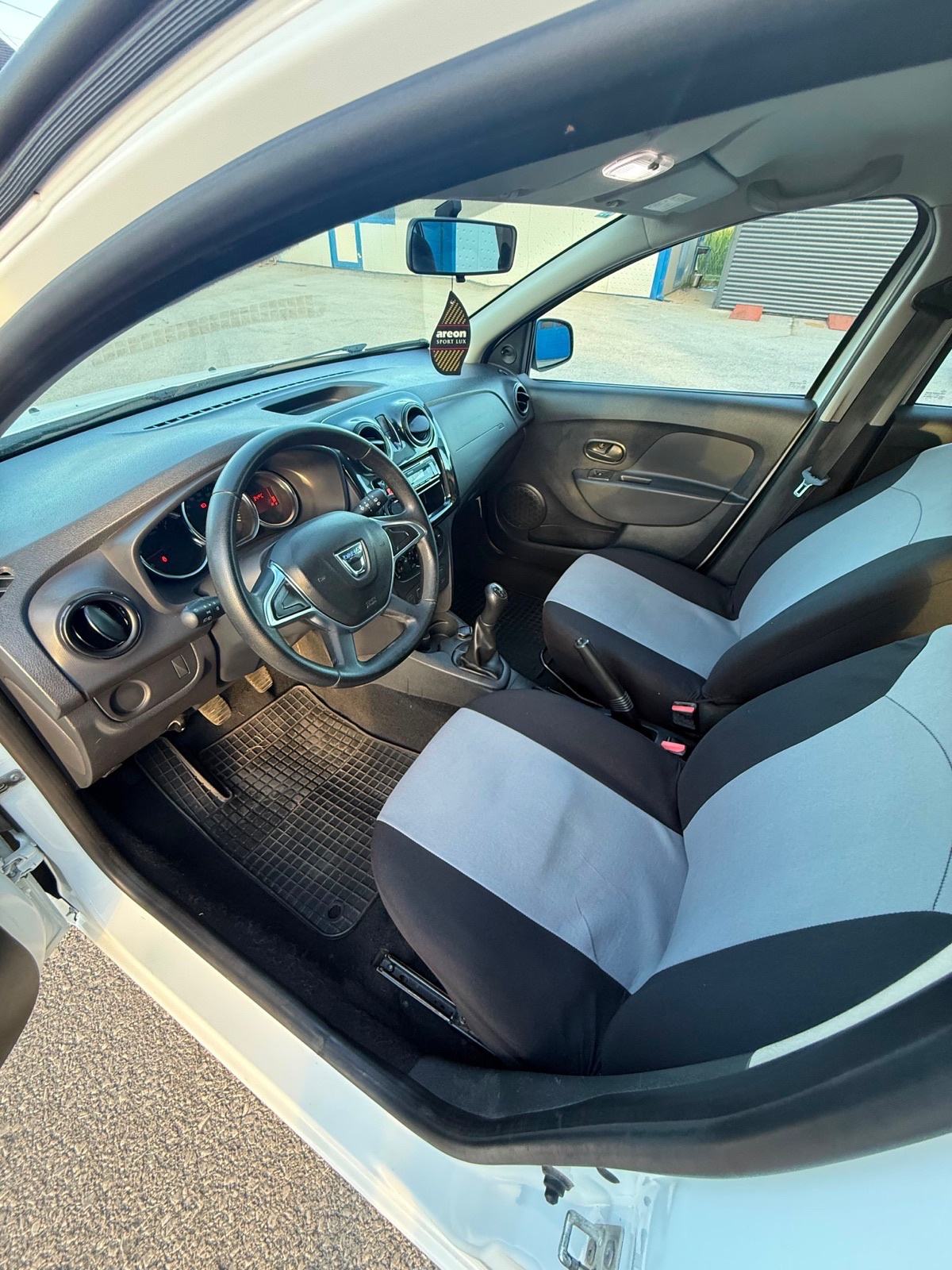 Dacia Sandero 1,0 benzin NIJE UVOZ 4999€ 147tkm, fotografija 8