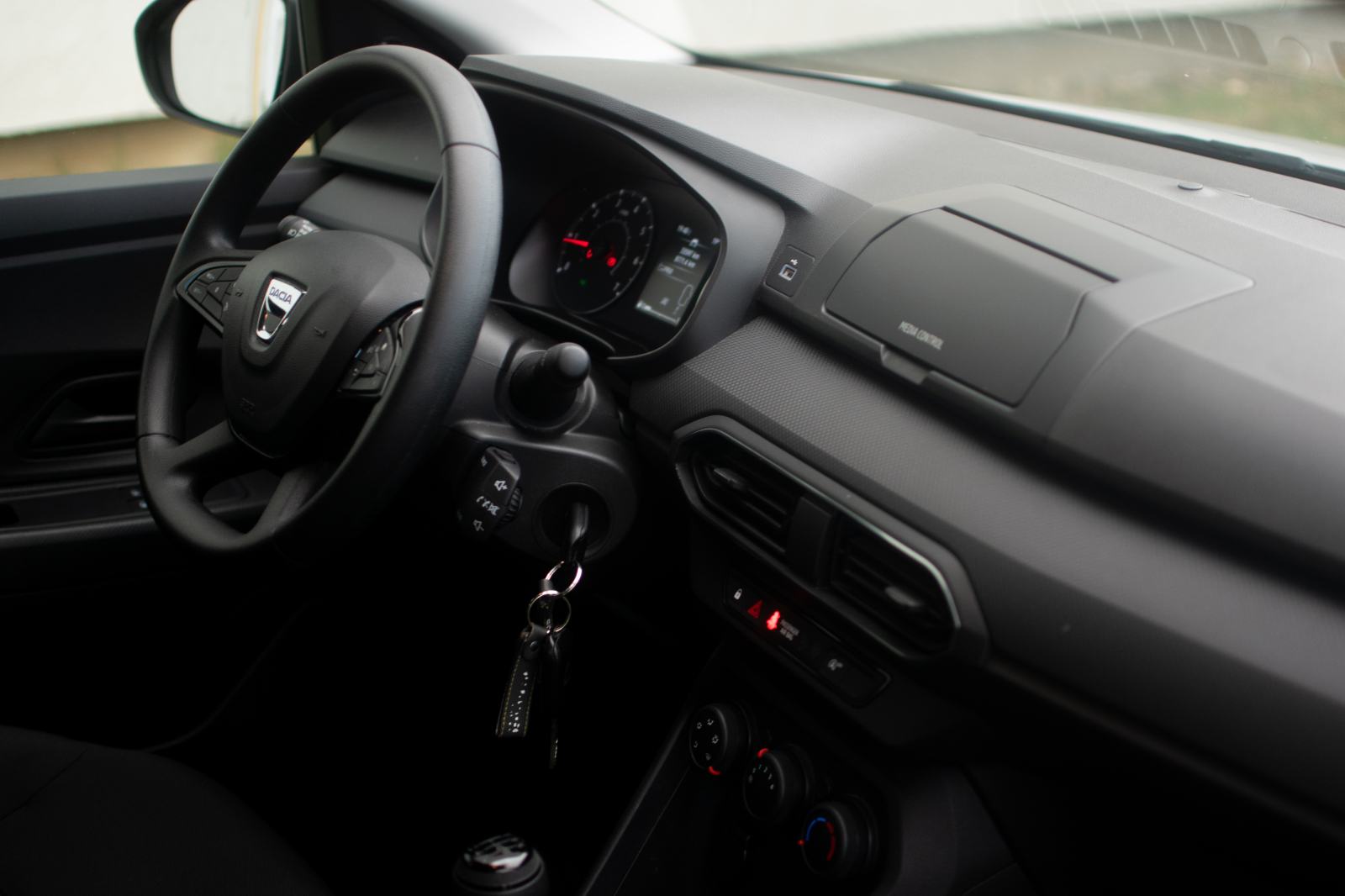 Dacia Sandero SAMO 30000 KM KAO NOVA!!!!, fotografija 10