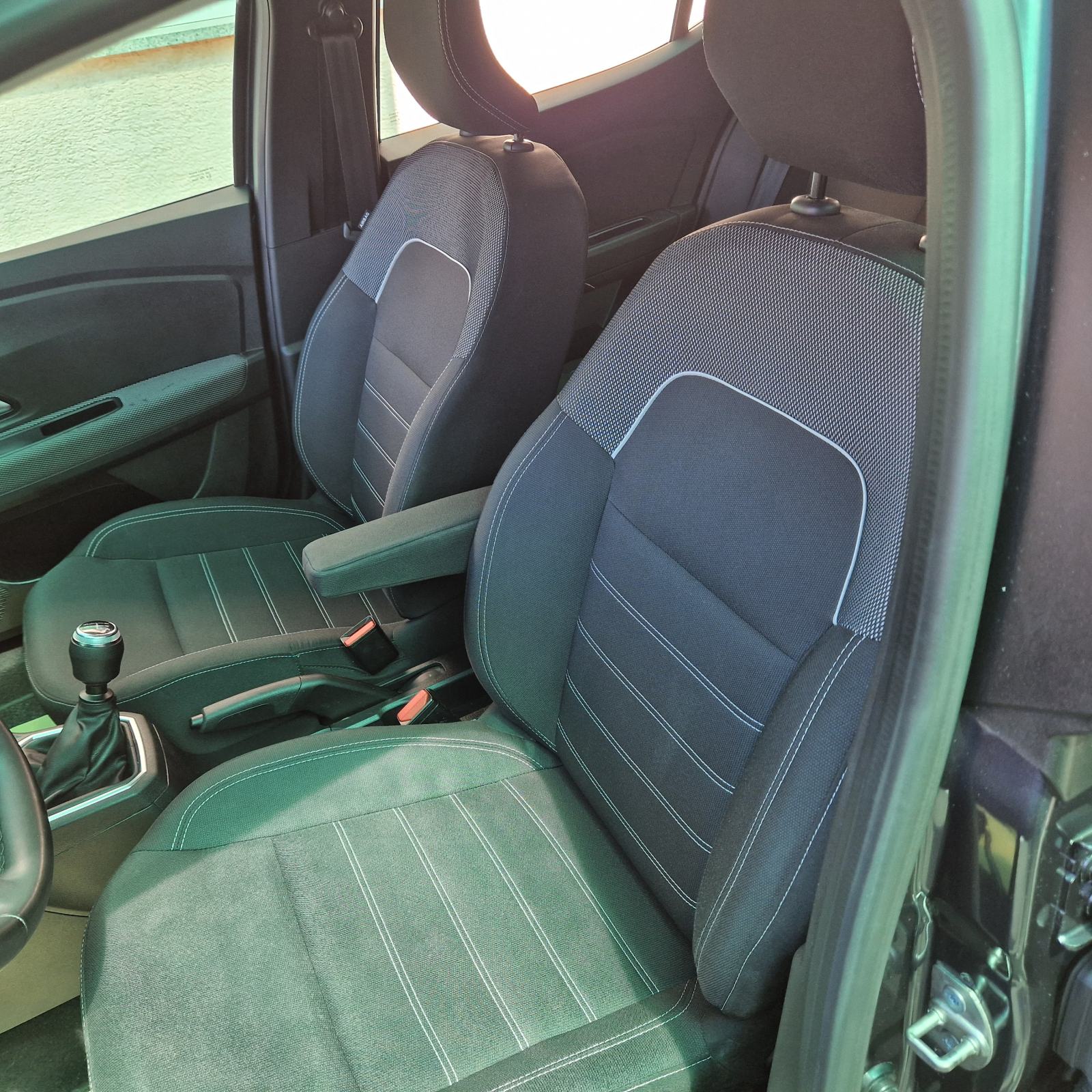 Dacia Sandero 1,0 SCe Na ime kupca do registracije., fotografija 11