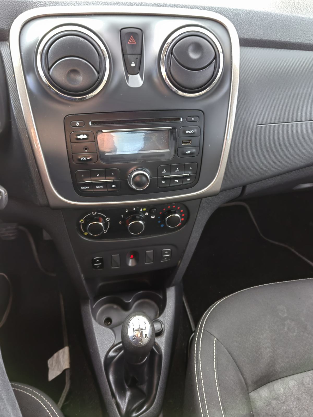 Dacia Sandero 1,2 16V Mali potrošač, vozilo idealno za dostavu., fotografija 2