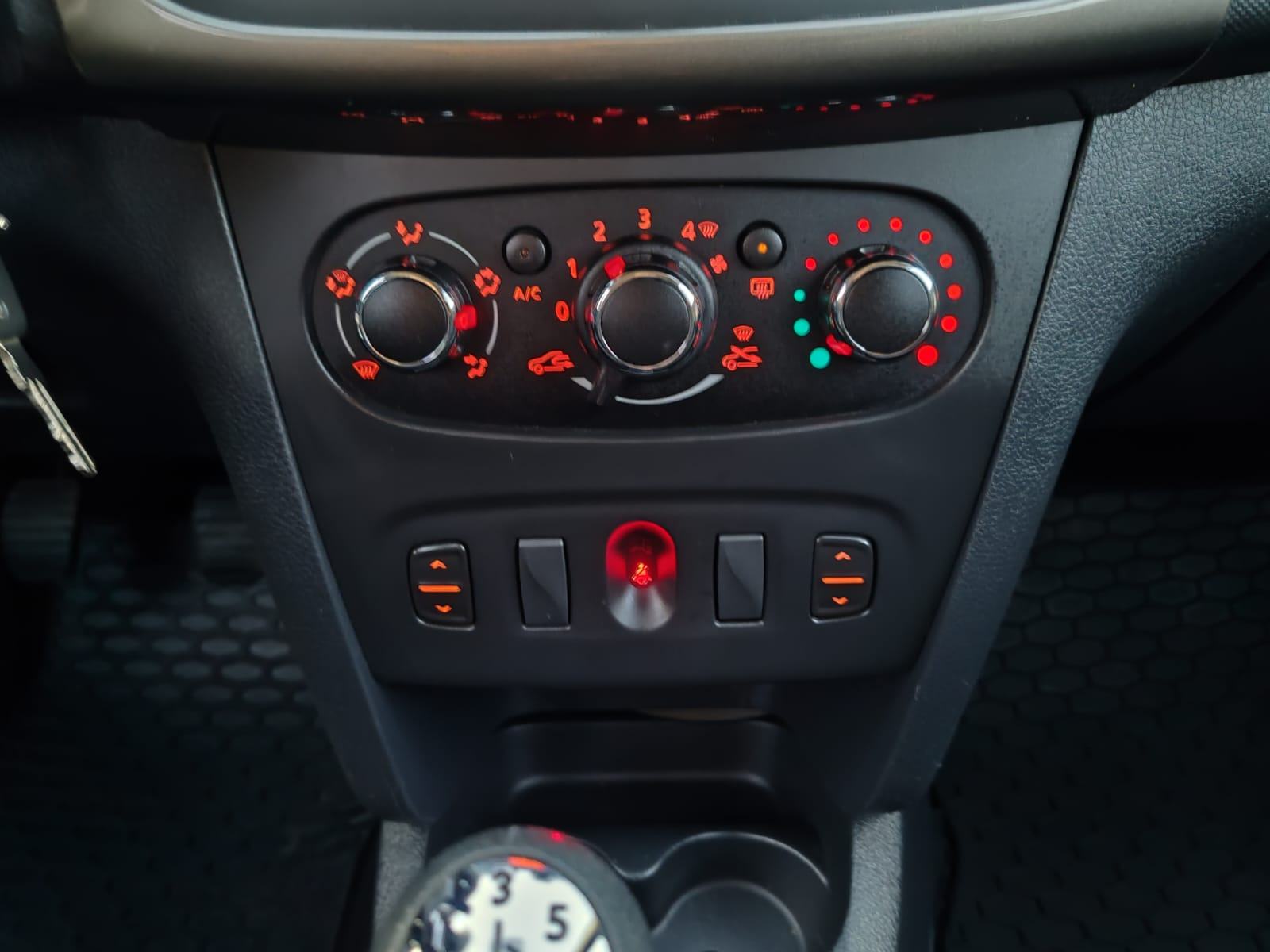 Dacia Sandero 1,2 16V 2015 G. 102000 K, fotografija 13