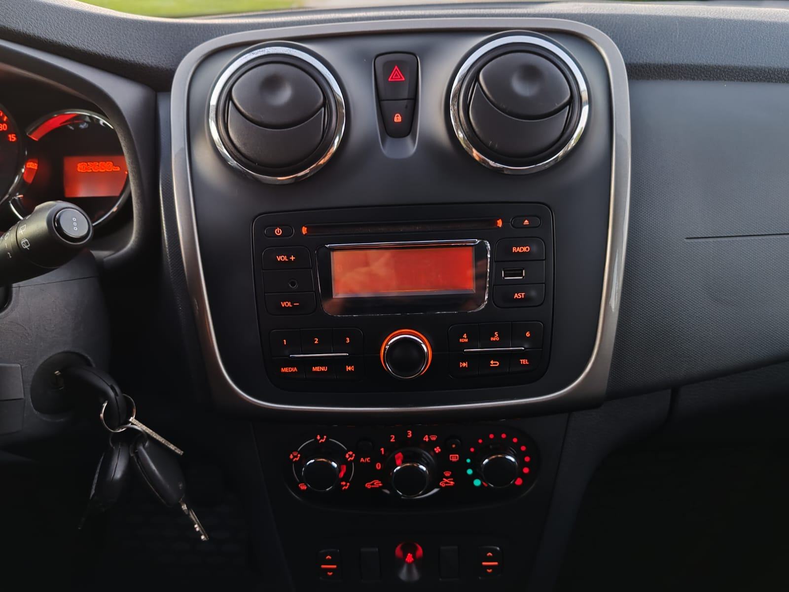 Dacia Sandero 1,2 16V 2015 G. 102000 K, fotografija 14