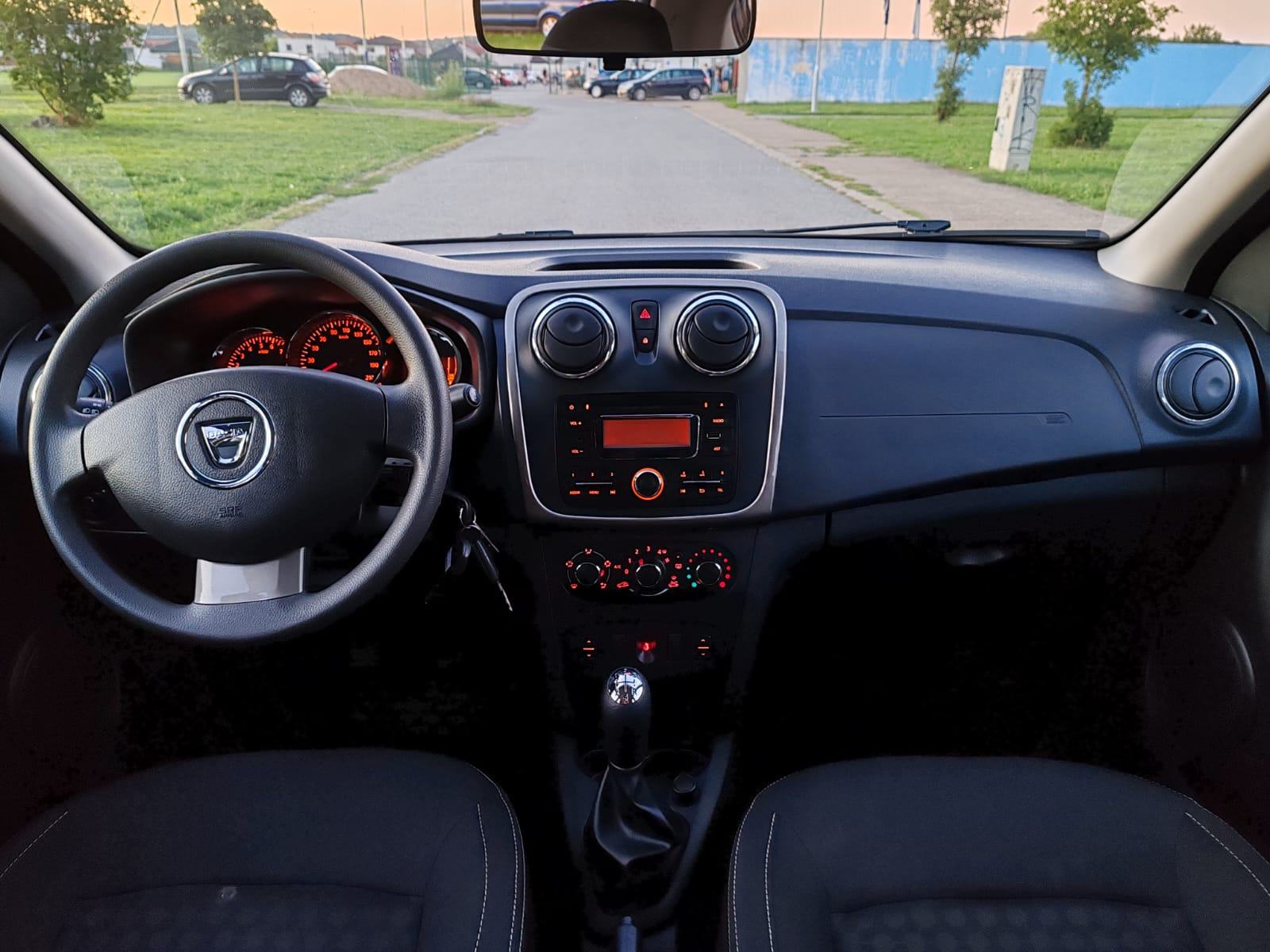 Dacia Sandero 1,2 16V 2015 G. 102000 K, fotografija 12