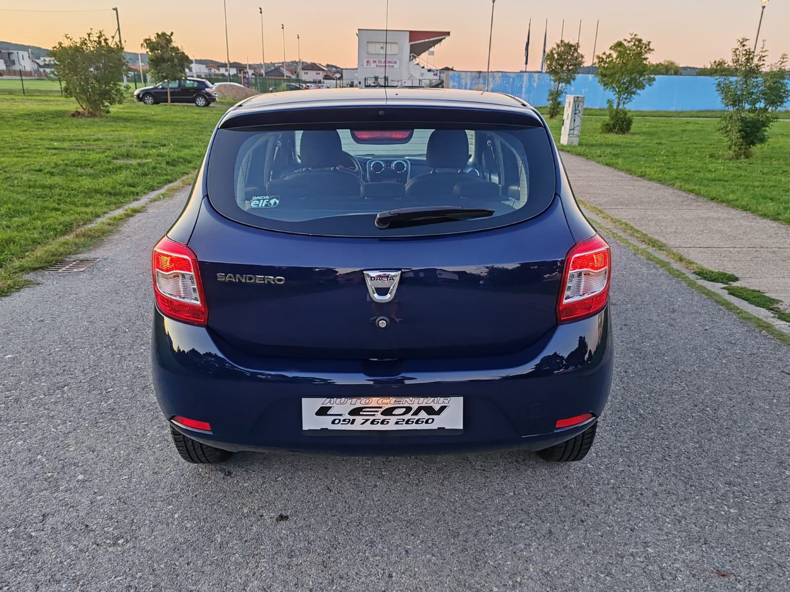 Dacia Sandero 1,2 16V 2015 G. 102000 K, fotografija 5