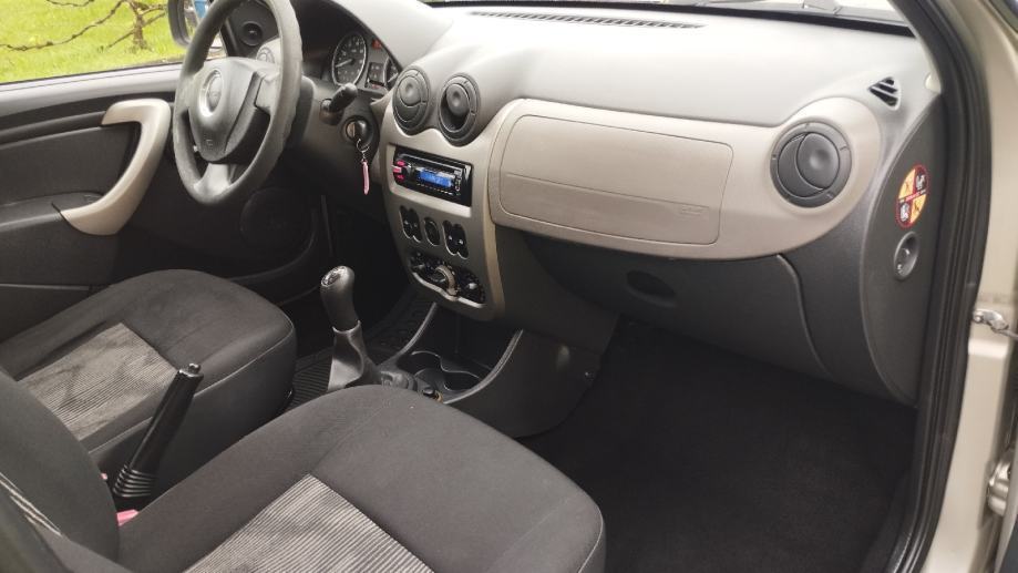 Dacia Sandero 1,4, fotografija 17