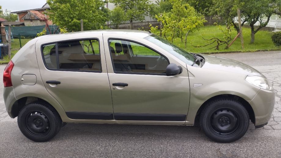 Dacia Sandero 1,4, fotografija 5