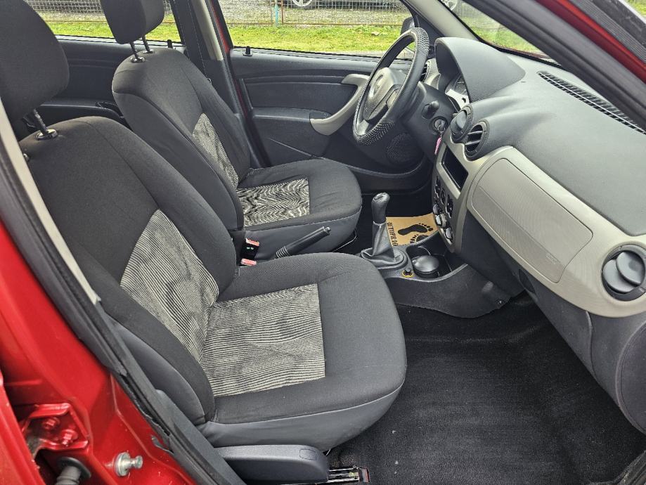 Dacia Sandero 1,4, fotografija 11