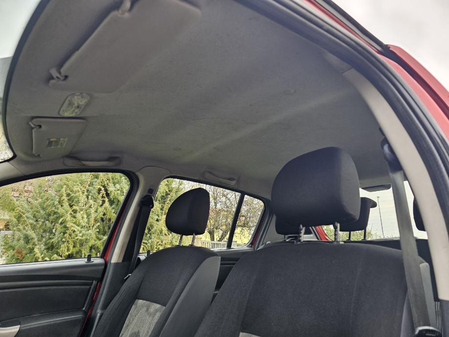 Dacia Sandero 1,4, fotografija 4