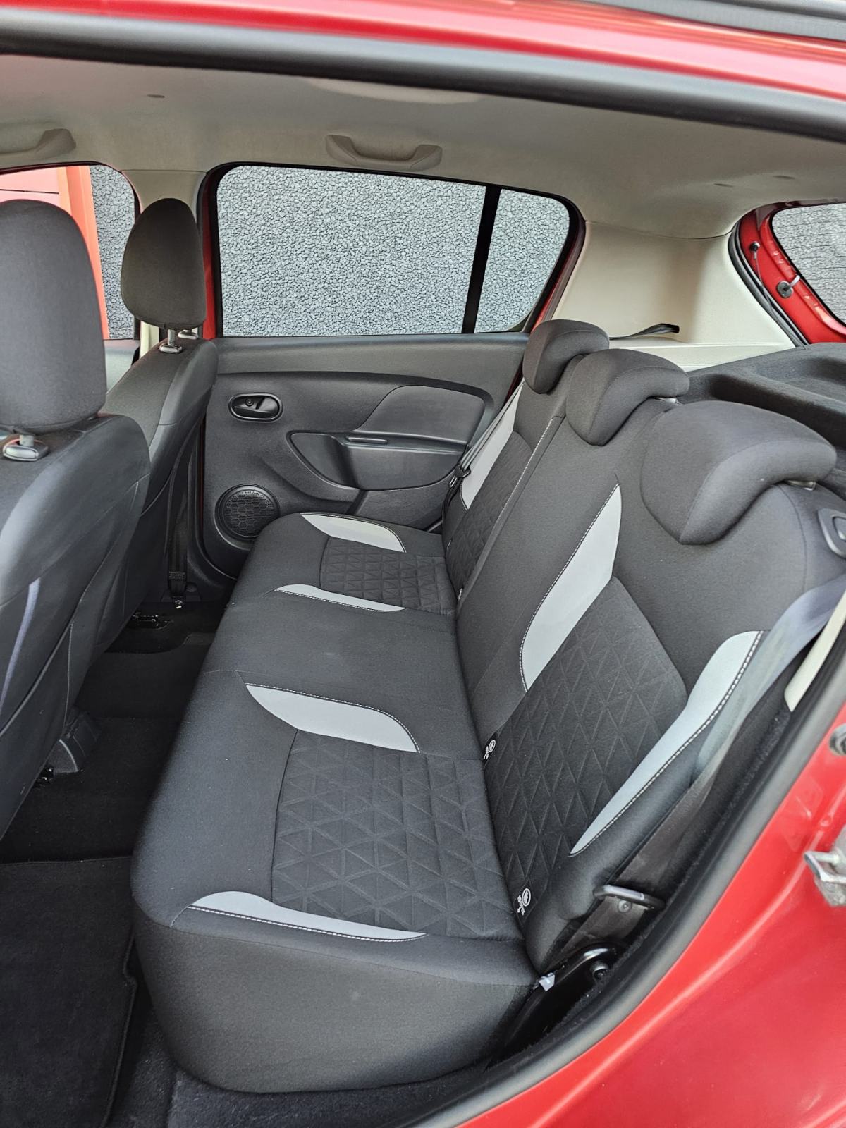 Dacia Sandero 1,5 dCi 90 S&S ,2016 g. 167000 km, fotografija 8