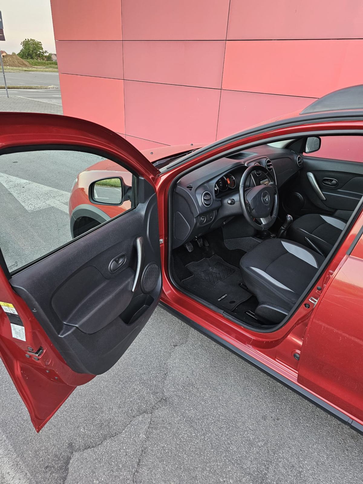 Dacia Sandero 1,5 dCi 90 S&S ,2016 g. 167000 km, fotografija 10