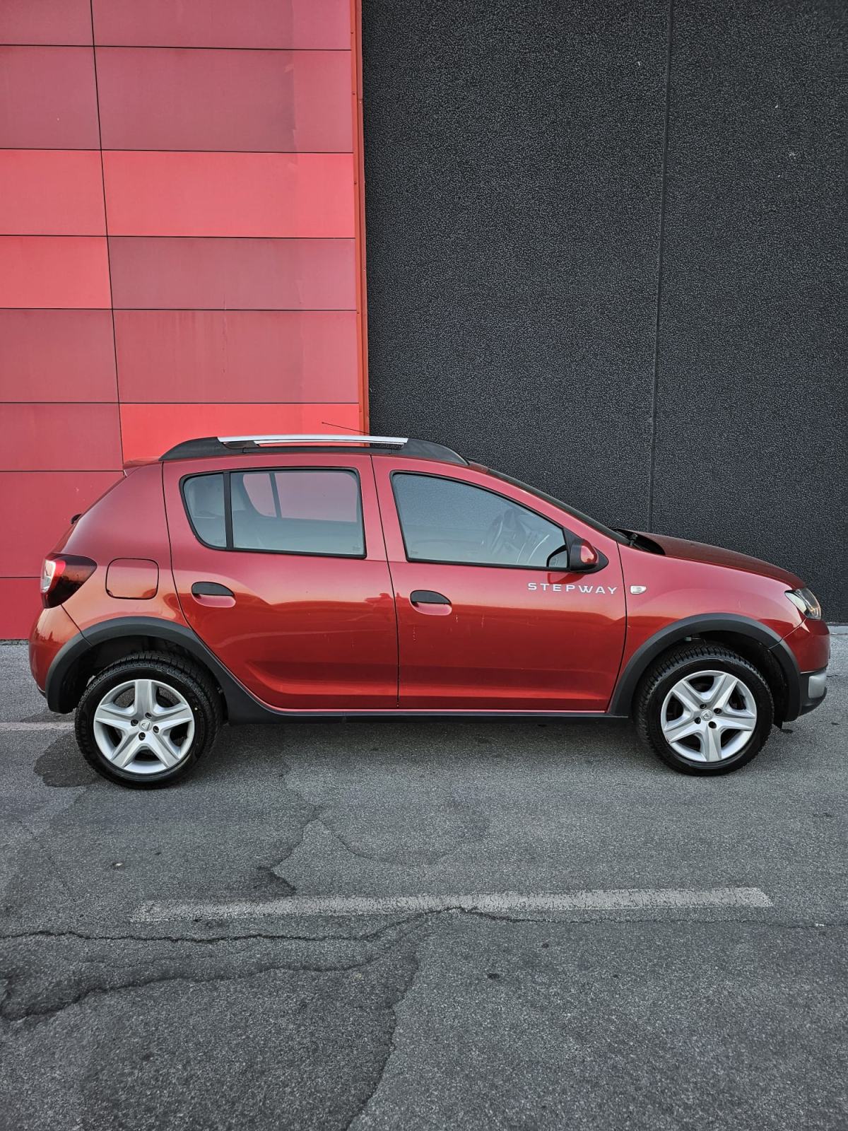 Dacia Sandero 1,5 dCi 90 S&S ,2016 g. 167000 km, fotografija 3