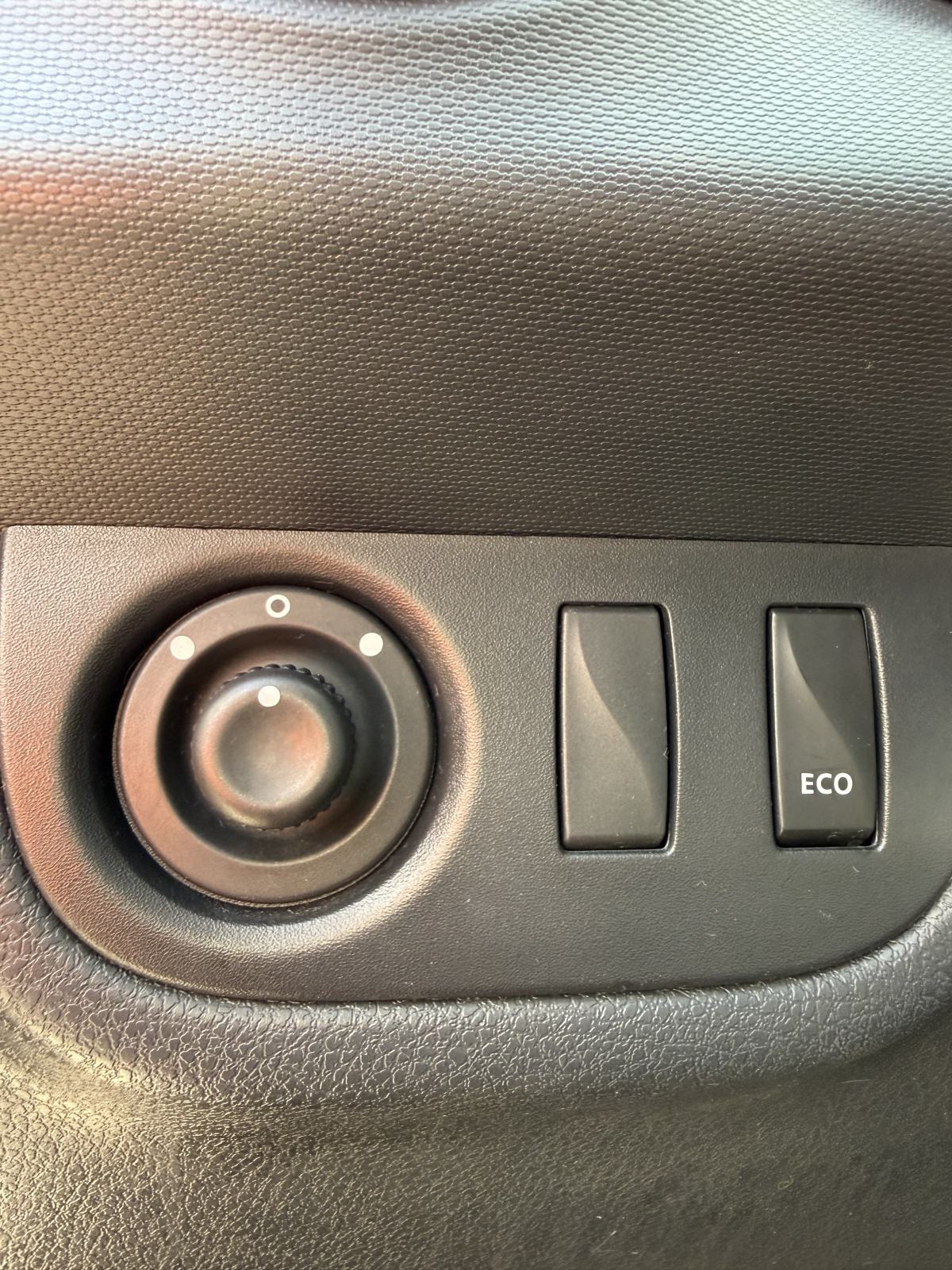 Dacia Sandero 1,5 dCi 90 *66KW*NAVI*SVI SERVISI DACIA*V.+M. SERVIS*, fotografija 14