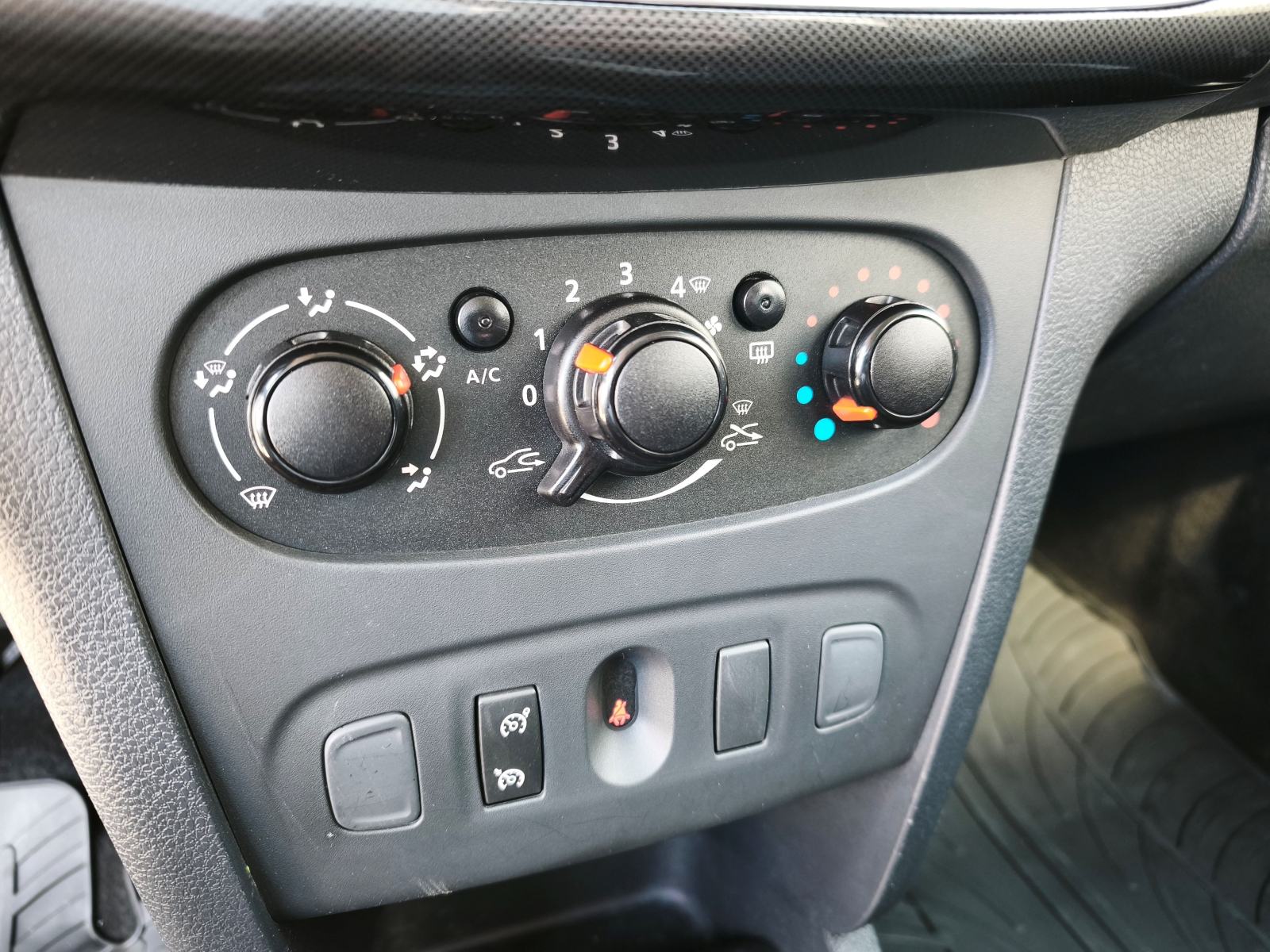 Dacia Sandero 1,5 dci 95ks**GARANCIJA**NIJE UVOZ**, fotografija 19