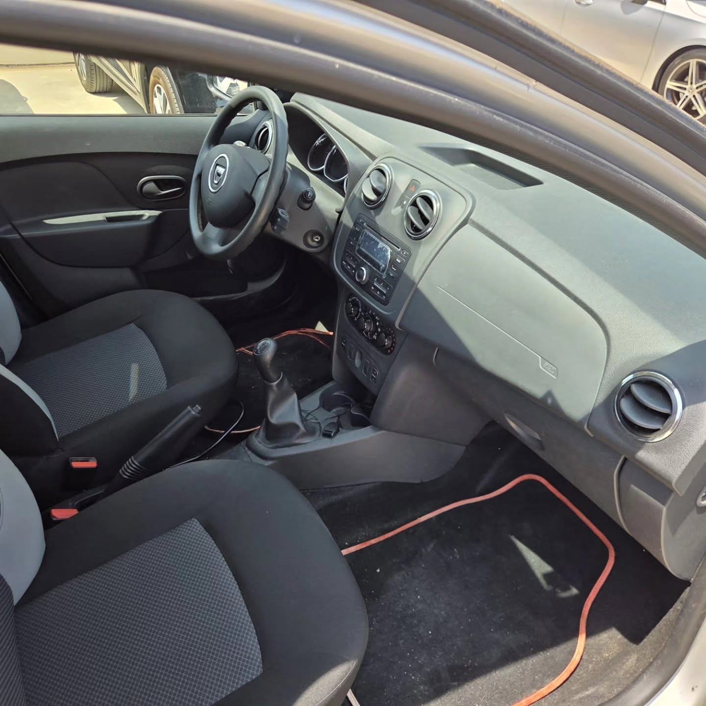Dacia Sandero 1,5 dCi, fotografija 8