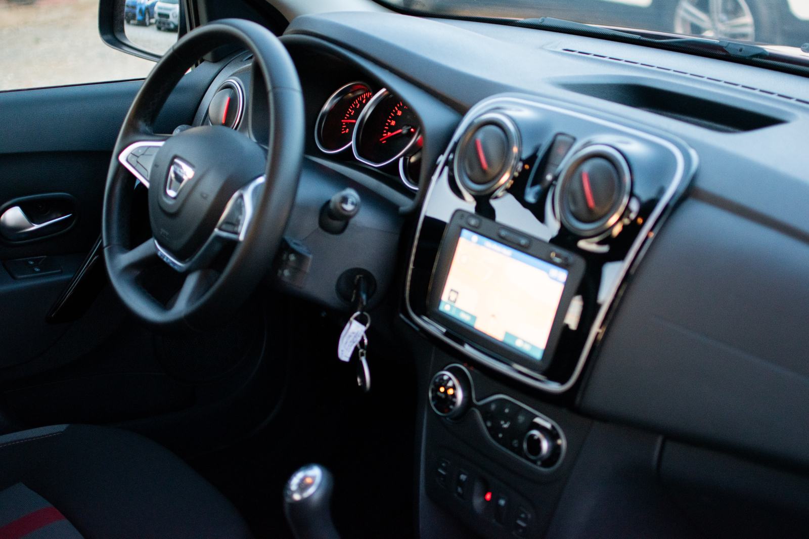 Dacia Sandero MAX OPREMA TECHROAD SAMO 70000 KM, fotografija 11