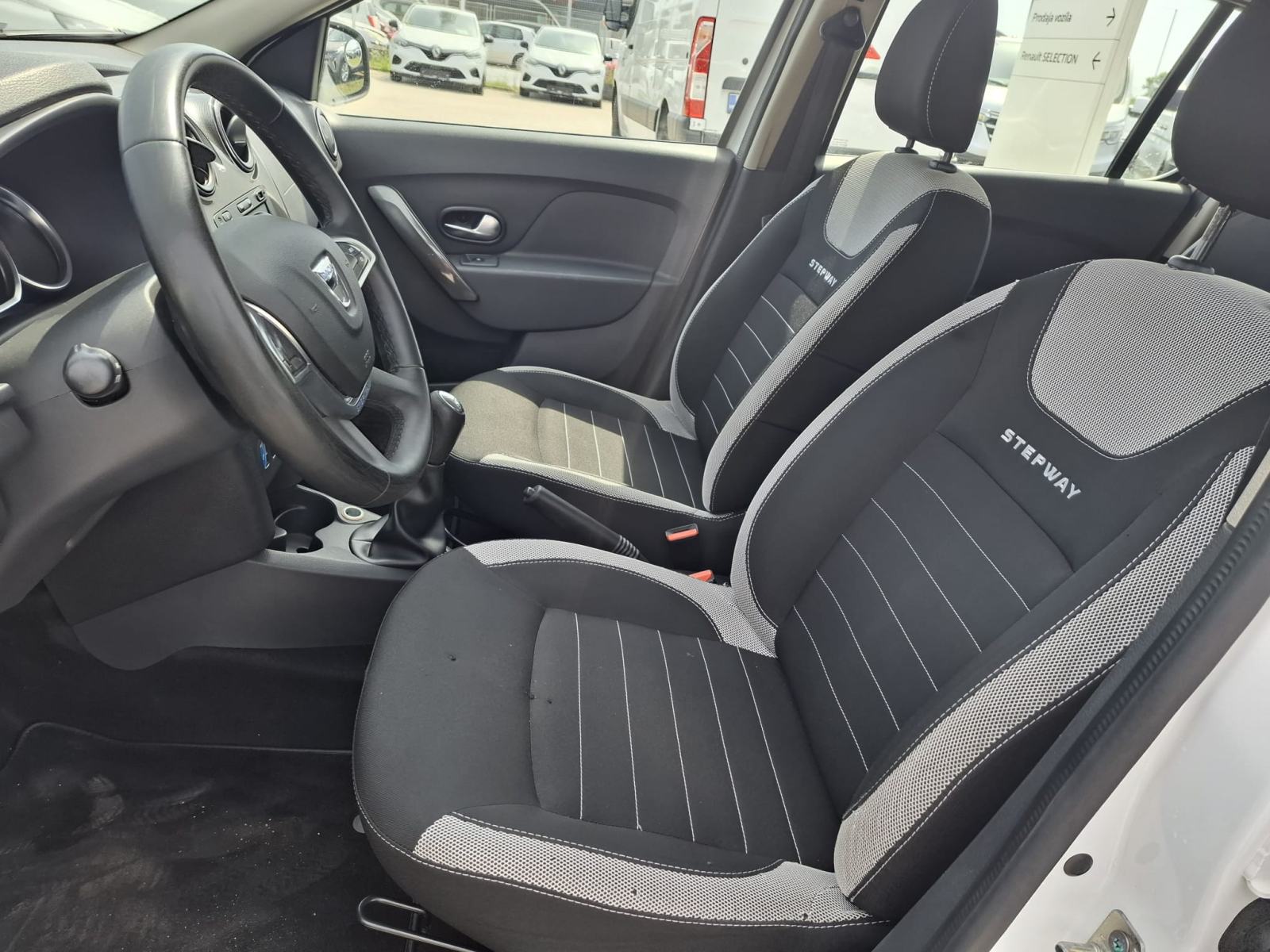 Dacia Sandero Stepway 1,5 dCi, fotografija 10