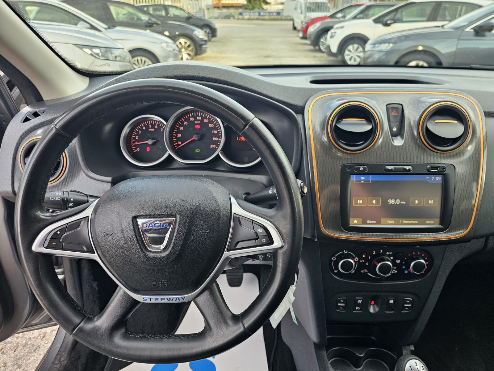 Dacia Sandero TCe 90 "STEPWAY"-NAVI-KAMERA-FULL-SERVISNA-GARANCIJA, fotografija 13