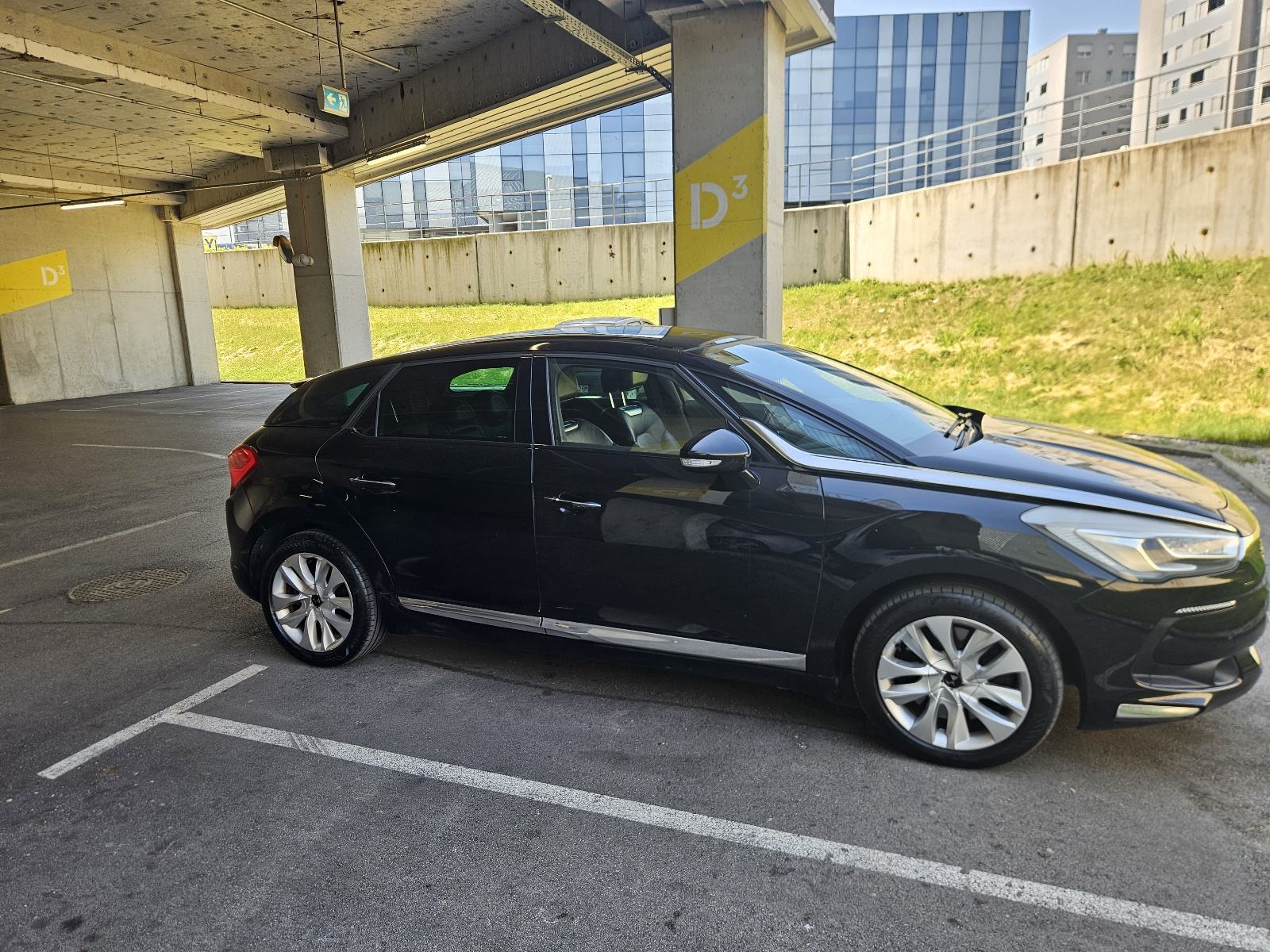 DS 5 Hybrid4 2.0 HDi 200 KS 4x4 | 2015 | Reg 08/27 | Panorama | Koža, pogled izvana - slika 3
