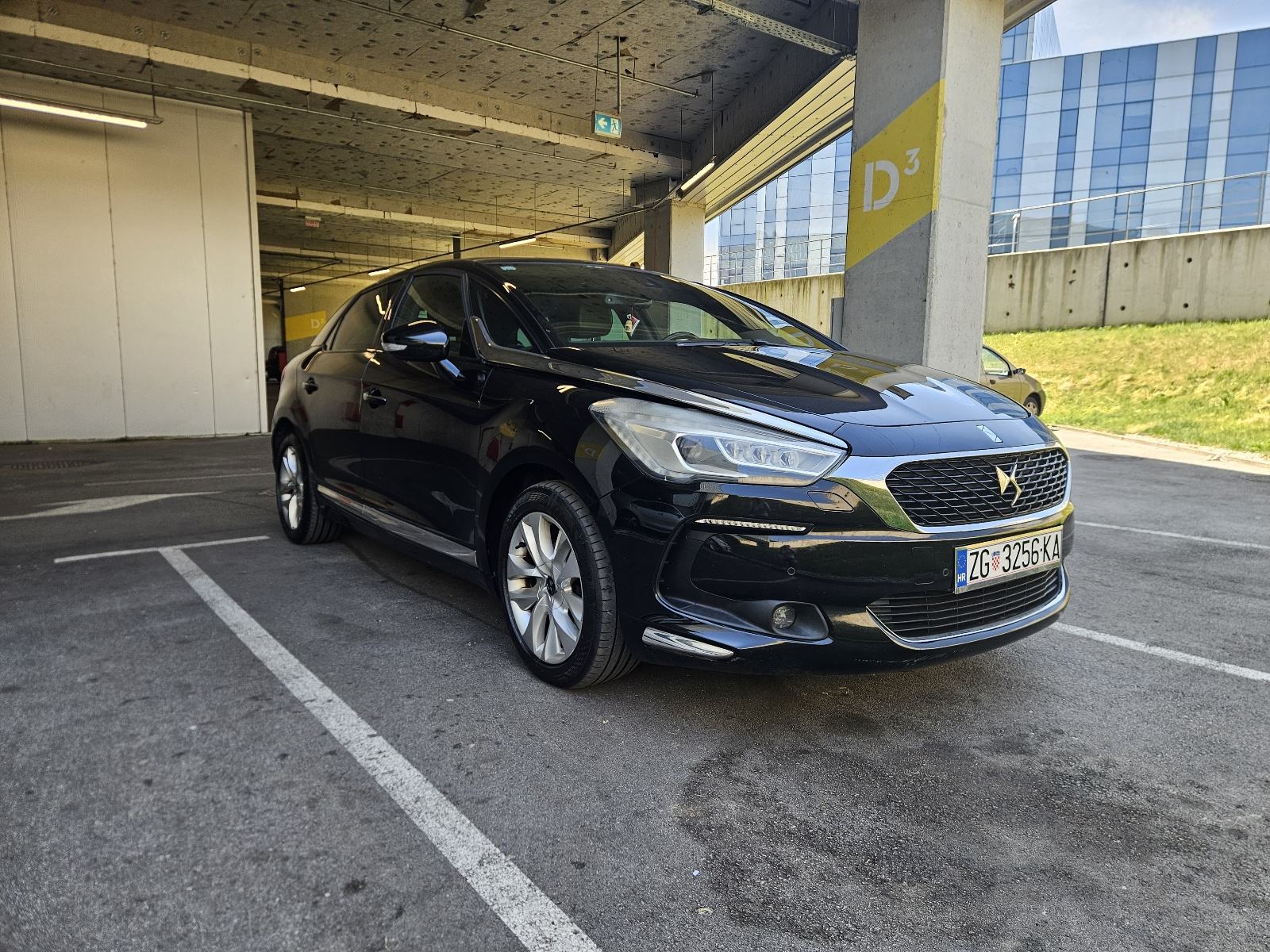 DS 5 Hybrid4 2.0 HDi 200 KS 4x4 | 2015 | Reg 08/27 | Panorama | Koža, pogled izvana - slika 2