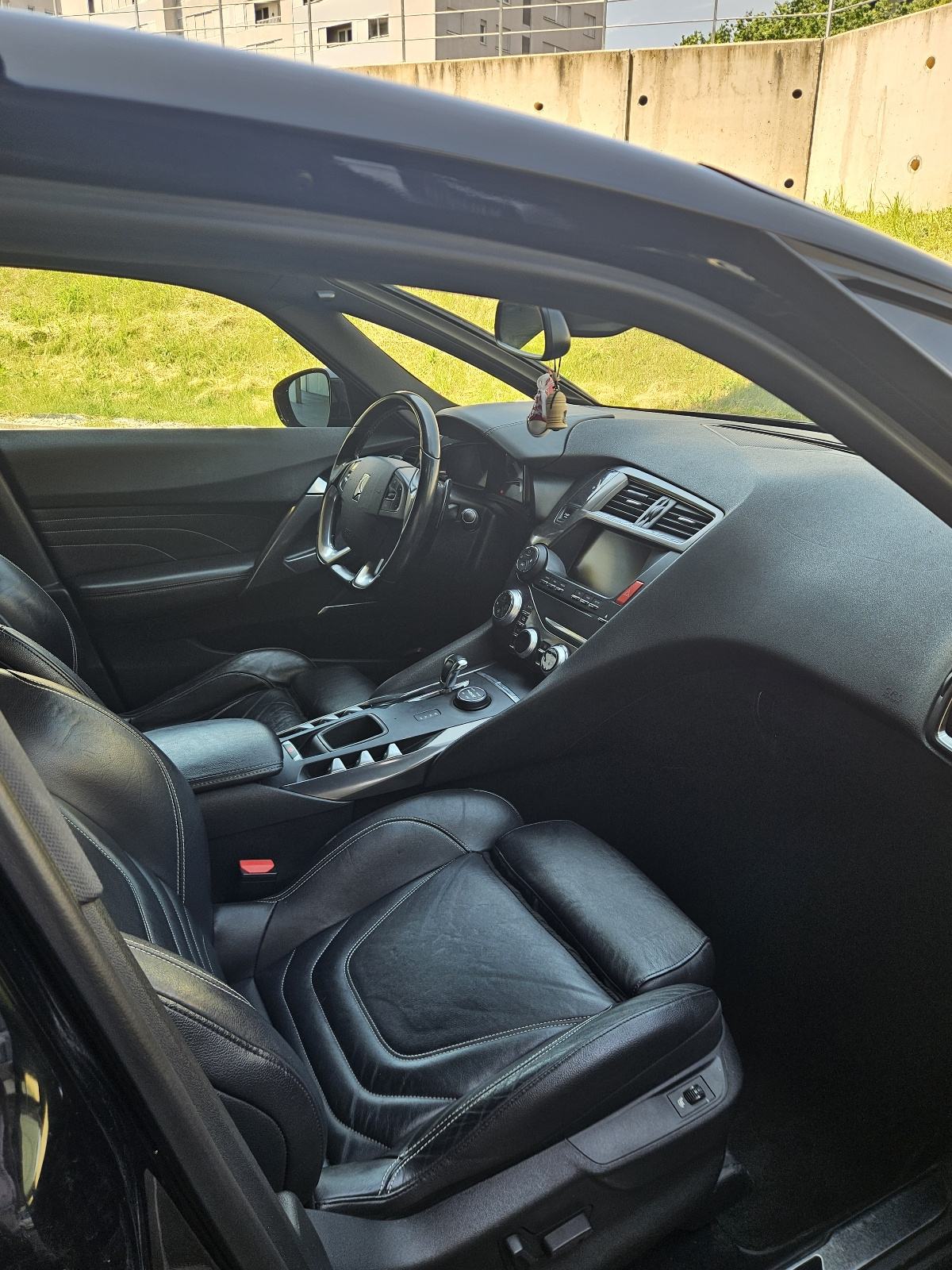 DS 5 Hybrid4 2.0 HDi 200 KS 4x4 | 2015 | Reg 08/27 | Panorama | Koža, fotografija 8