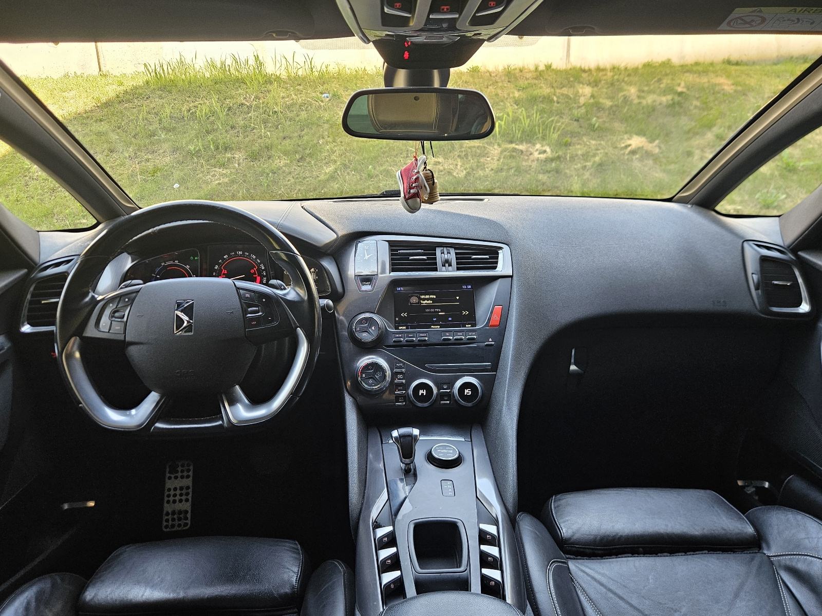 DS 5 Hybrid4 2.0 HDi 200 KS 4x4 | 2015 | Reg 08/27 | Panorama | Koža, fotografija 10