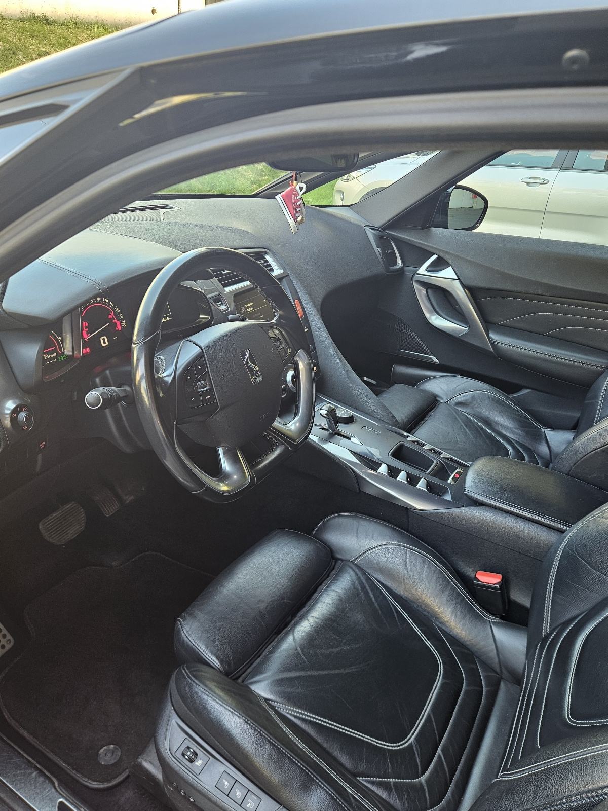 DS 5 Hybrid4 2.0 HDi 200 KS 4x4 | 2015 | Reg 08/27 | Panorama | Koža, fotografija 9