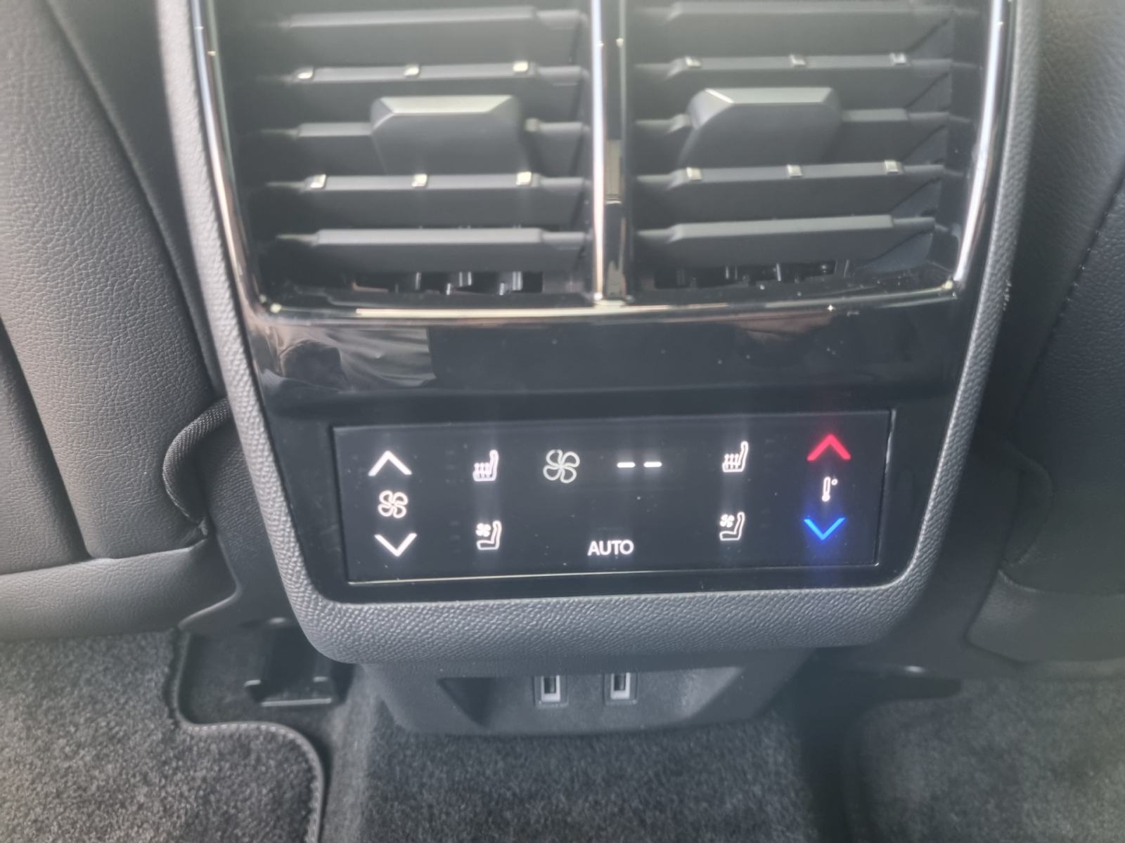 DS Auto DS9 1.6 PURETECH RIVOLI+ SAMO 8.586km - KOT NOV, fotografija 11