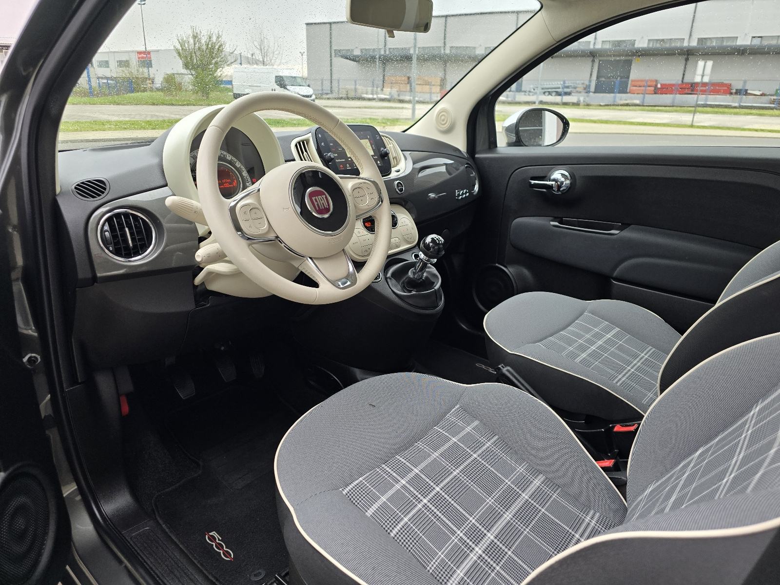 Fiat 500 1,0 GSE / LOUNGE / NAVIGACIJA / 6 BRZINA / ALU 15 /, fotografija 10