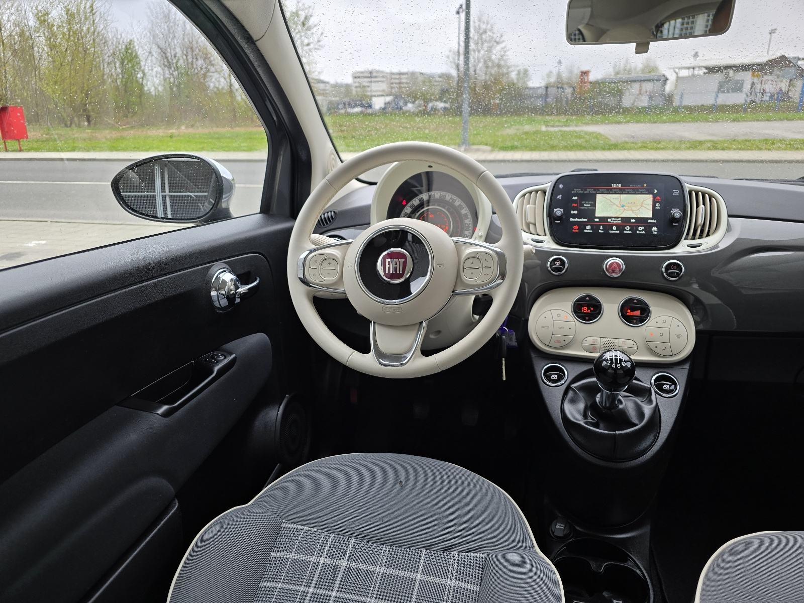 Fiat 500 1,0 GSE / LOUNGE / NAVIGACIJA / 6 BRZINA / ALU 15 /, fotografija 12